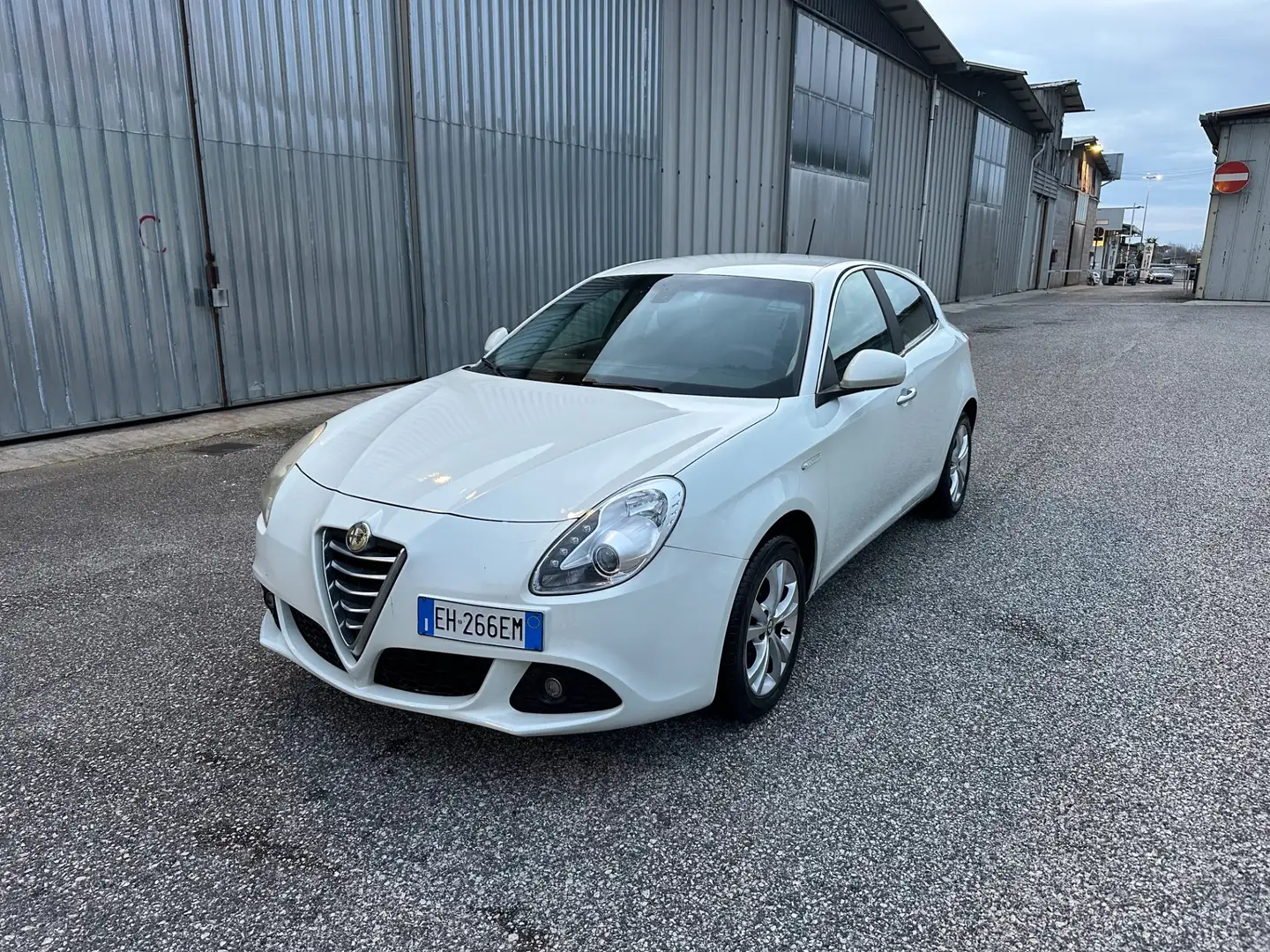 Alfa Romeo Giulietta Giulietta 2.0 JTDm-2 140 CV Distinctive Weiß - 1
