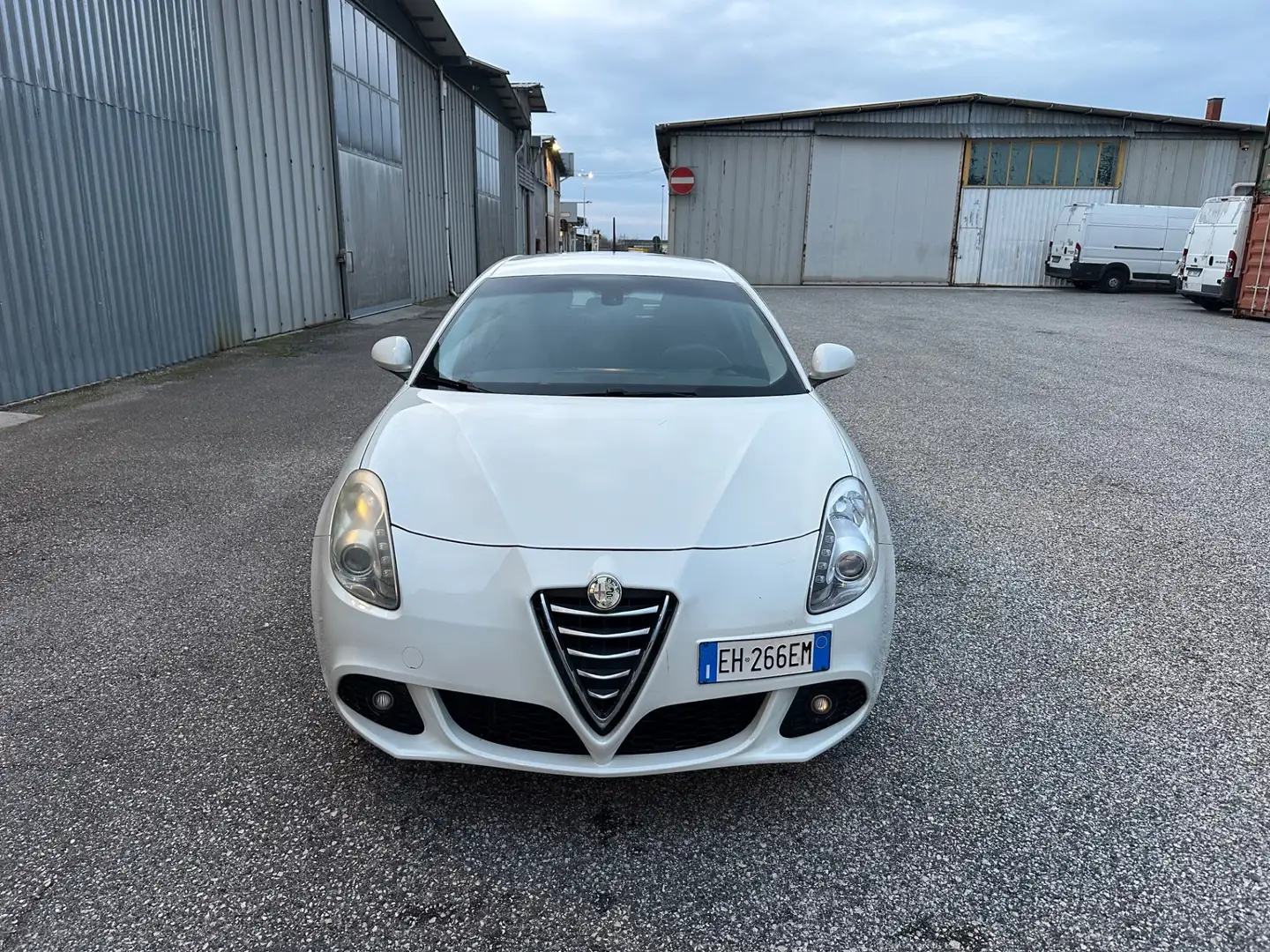 Alfa Romeo Giulietta Giulietta 2.0 JTDm-2 140 CV Distinctive Weiß - 2