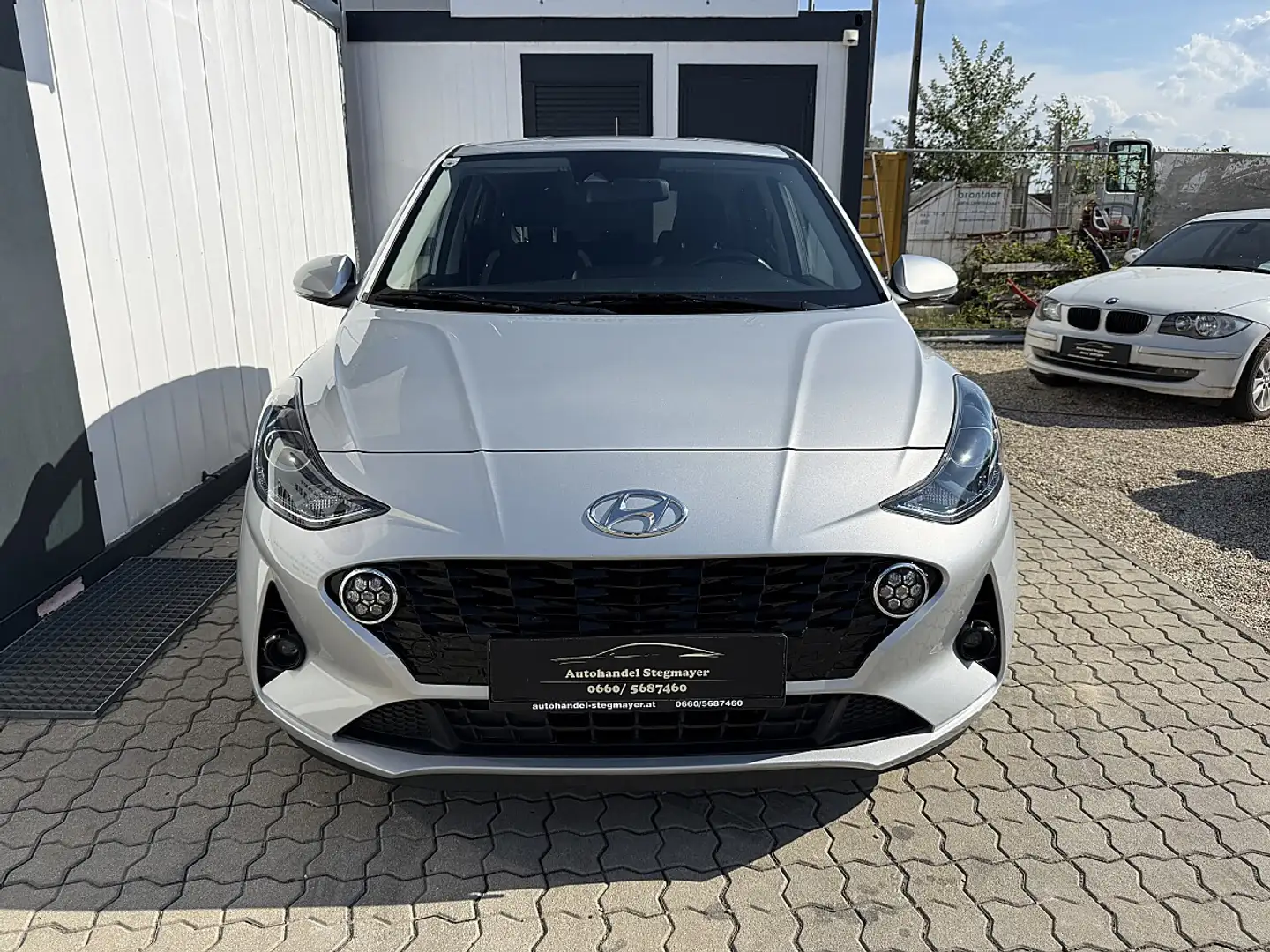 Hyundai i10 1,2 Feel Good Aut. Grau - 2