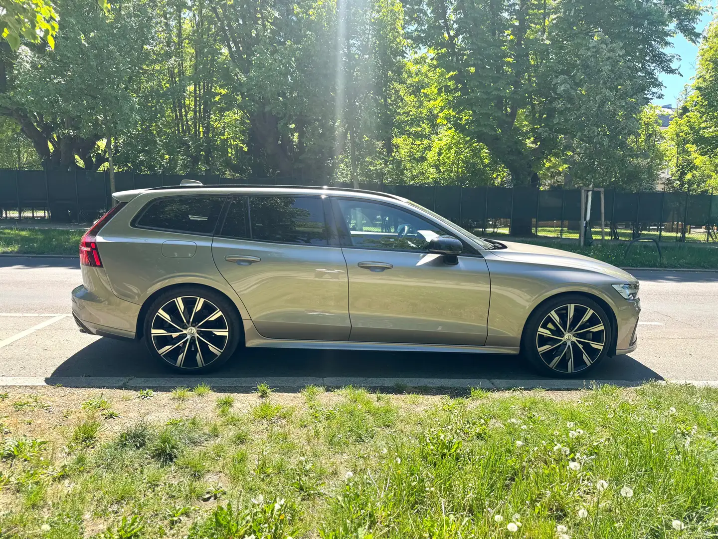 Volvo V60 V60 T6 AWD Recharge PHEV R-Design Geartronic R-Design Grau - 2