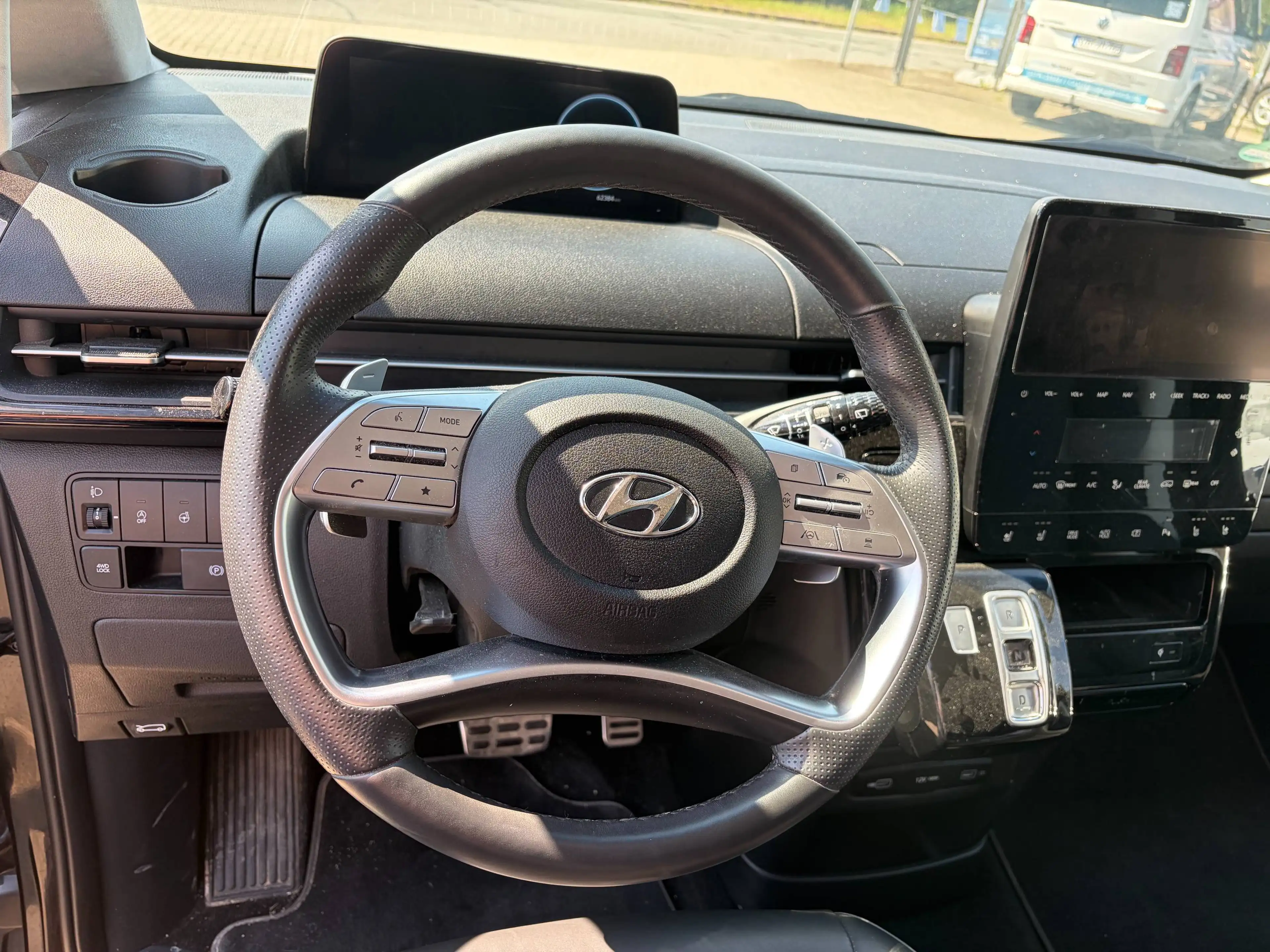 Hyundai STARIA Signature 4WD, 1.Hand, Anhängerkupplung abnehmbar, 360° Kamera, Bose Soundsystem, LED, ACC — photo 15