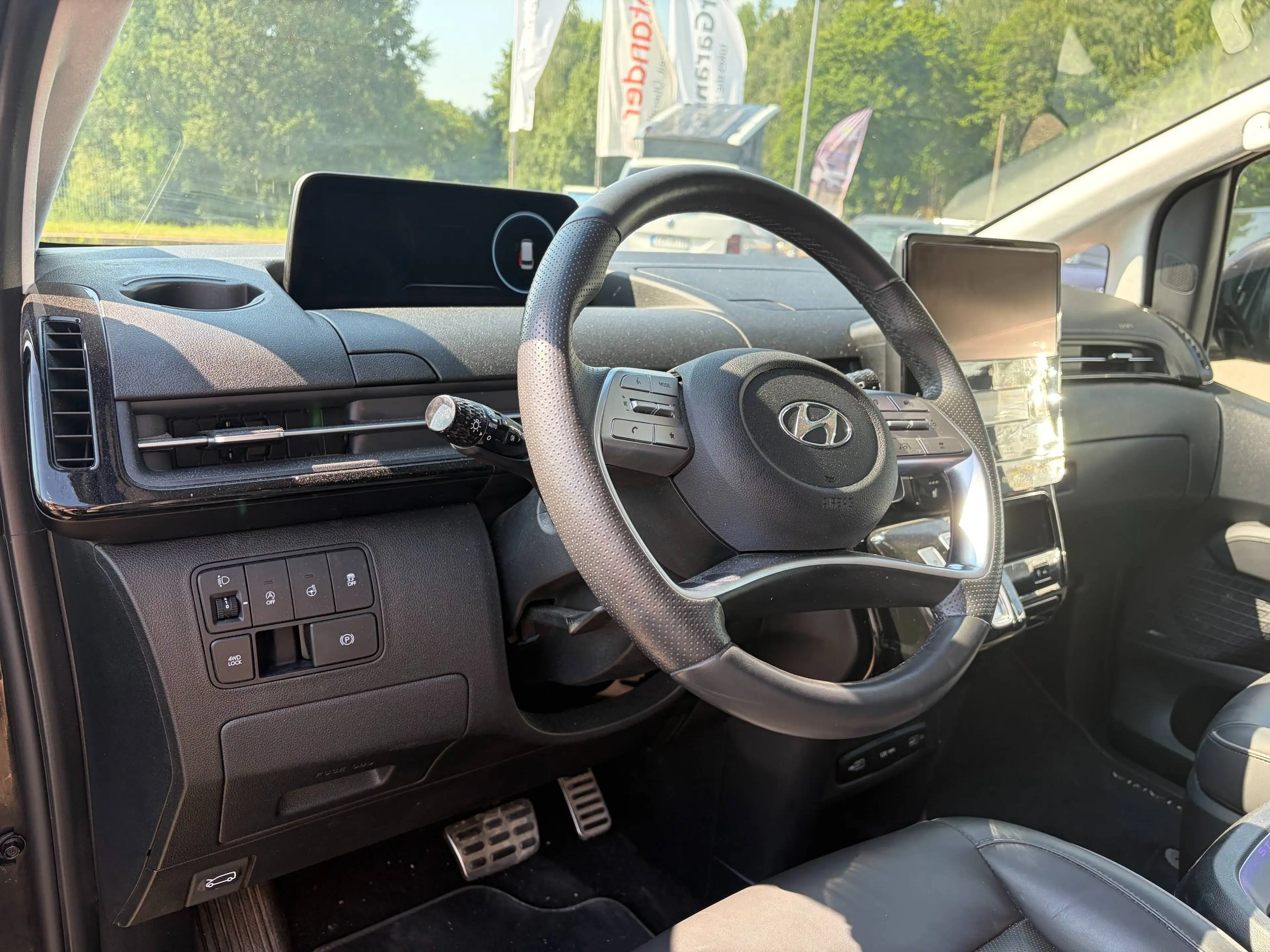Hyundai STARIA Signature 4WD, 1.Hand, Anhängerkupplung abnehmbar, 360° Kamera, Bose Soundsystem, LED, ACC — photo 14