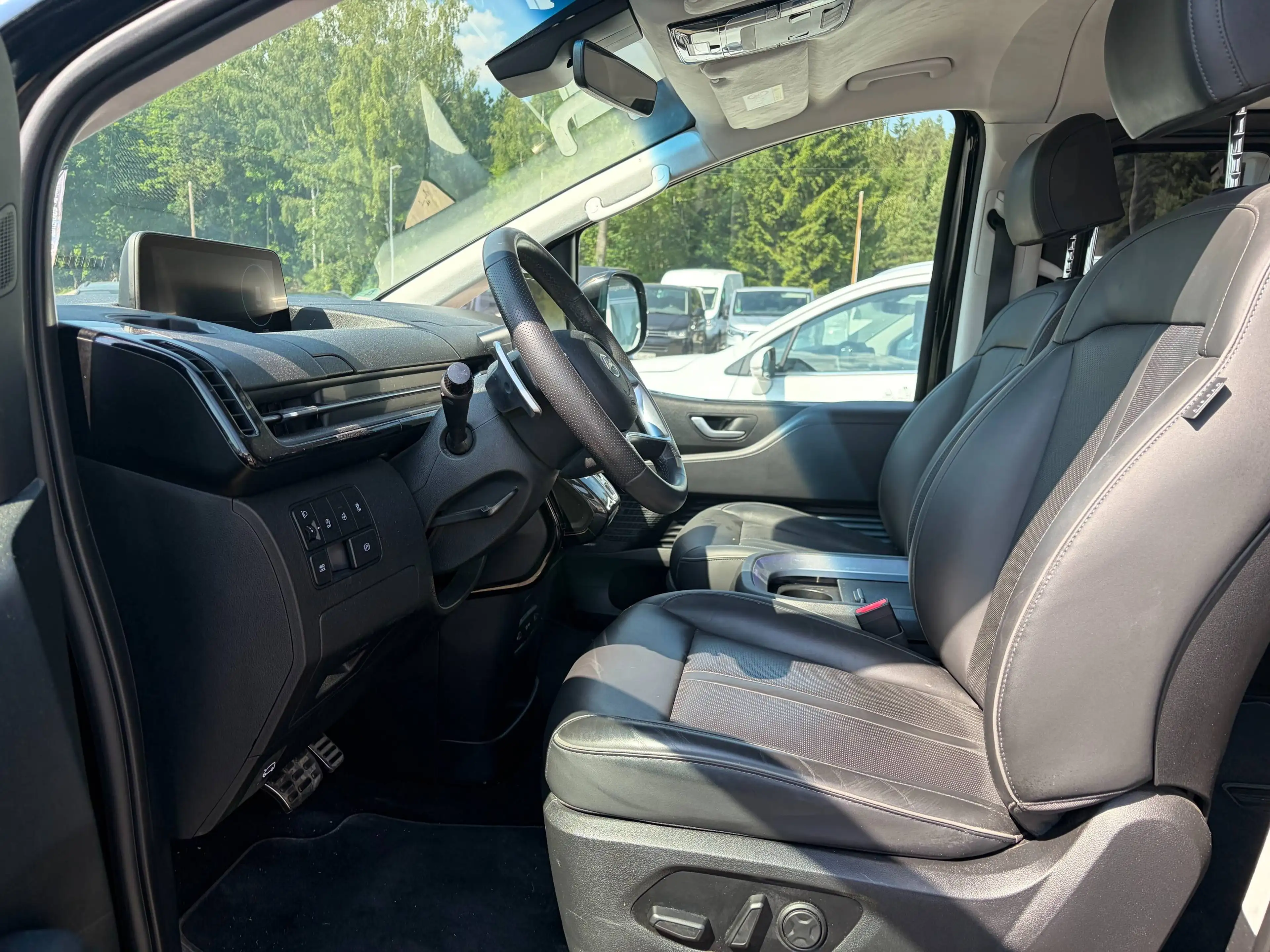 Hyundai STARIA Signature 4WD, 1.Hand, Anhängerkupplung abnehmbar, 360° Kamera, Bose Soundsystem, LED, ACC — photo 13