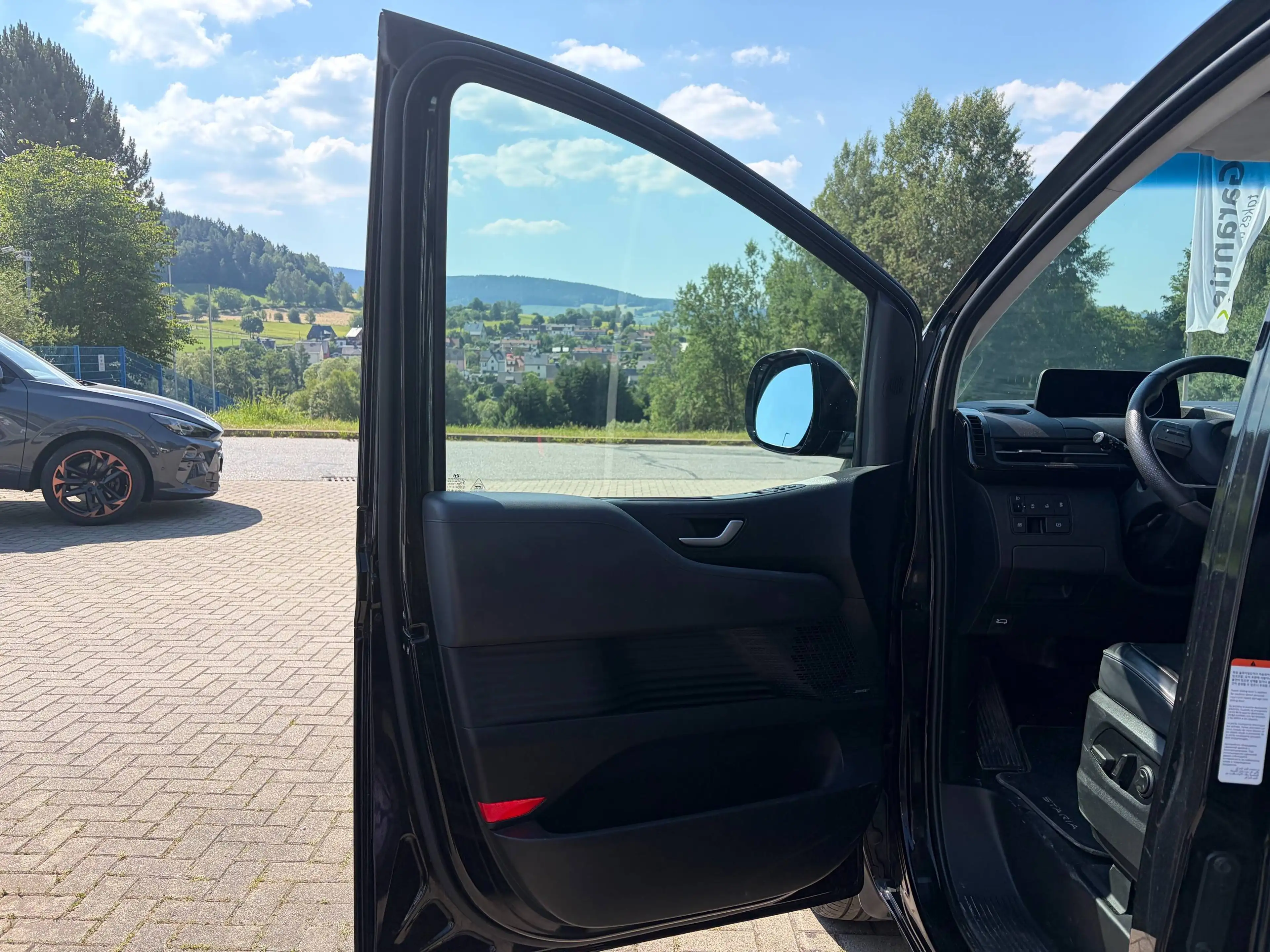 Hyundai STARIA Signature 4WD, 1.Hand, Anhängerkupplung abnehmbar, 360° Kamera, Bose Soundsystem, LED, ACC — photo 9