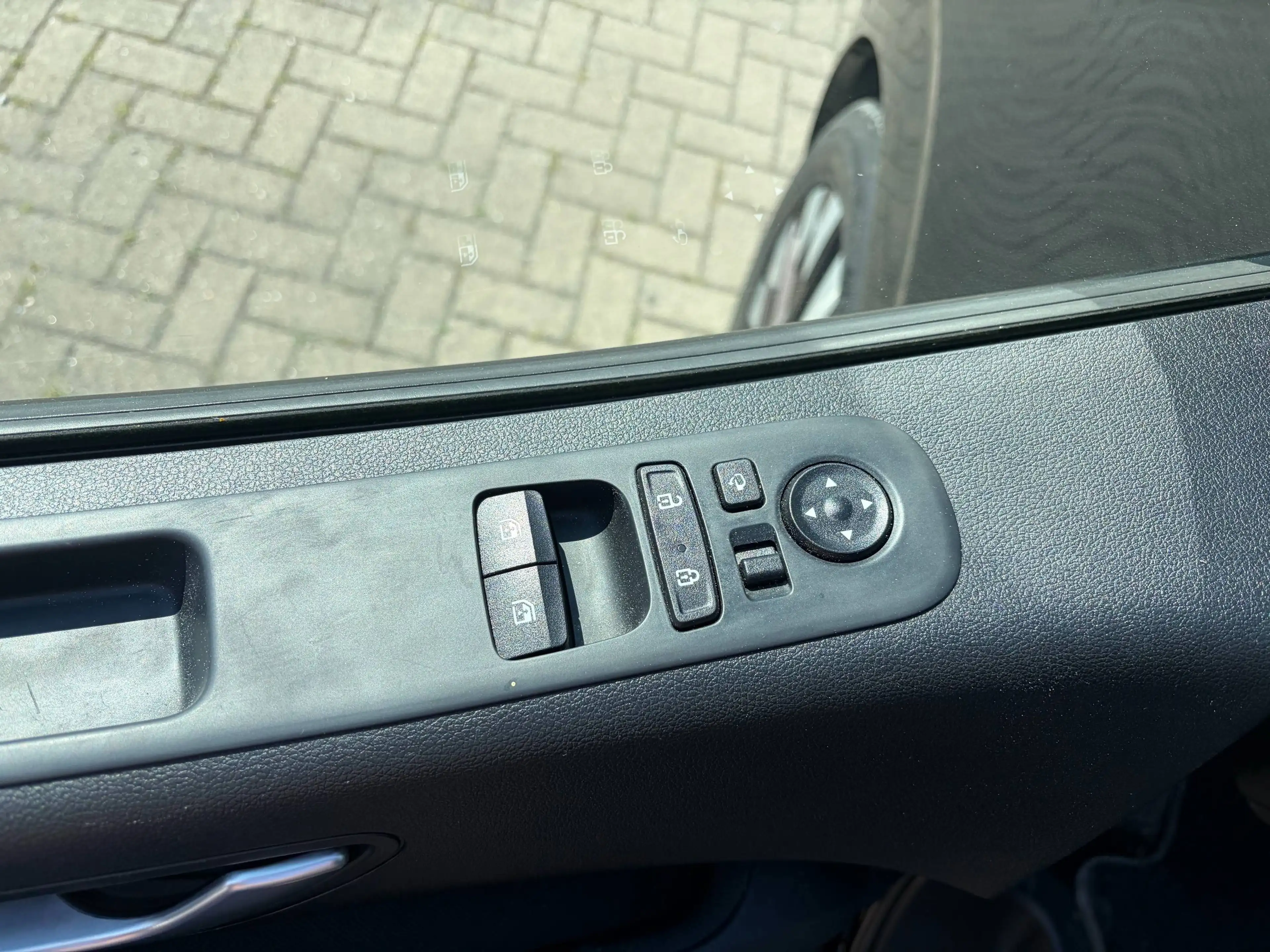 Hyundai STARIA Signature 4WD, 1.Hand, Anhängerkupplung abnehmbar, 360° Kamera, Bose Soundsystem, LED, ACC — photo 10