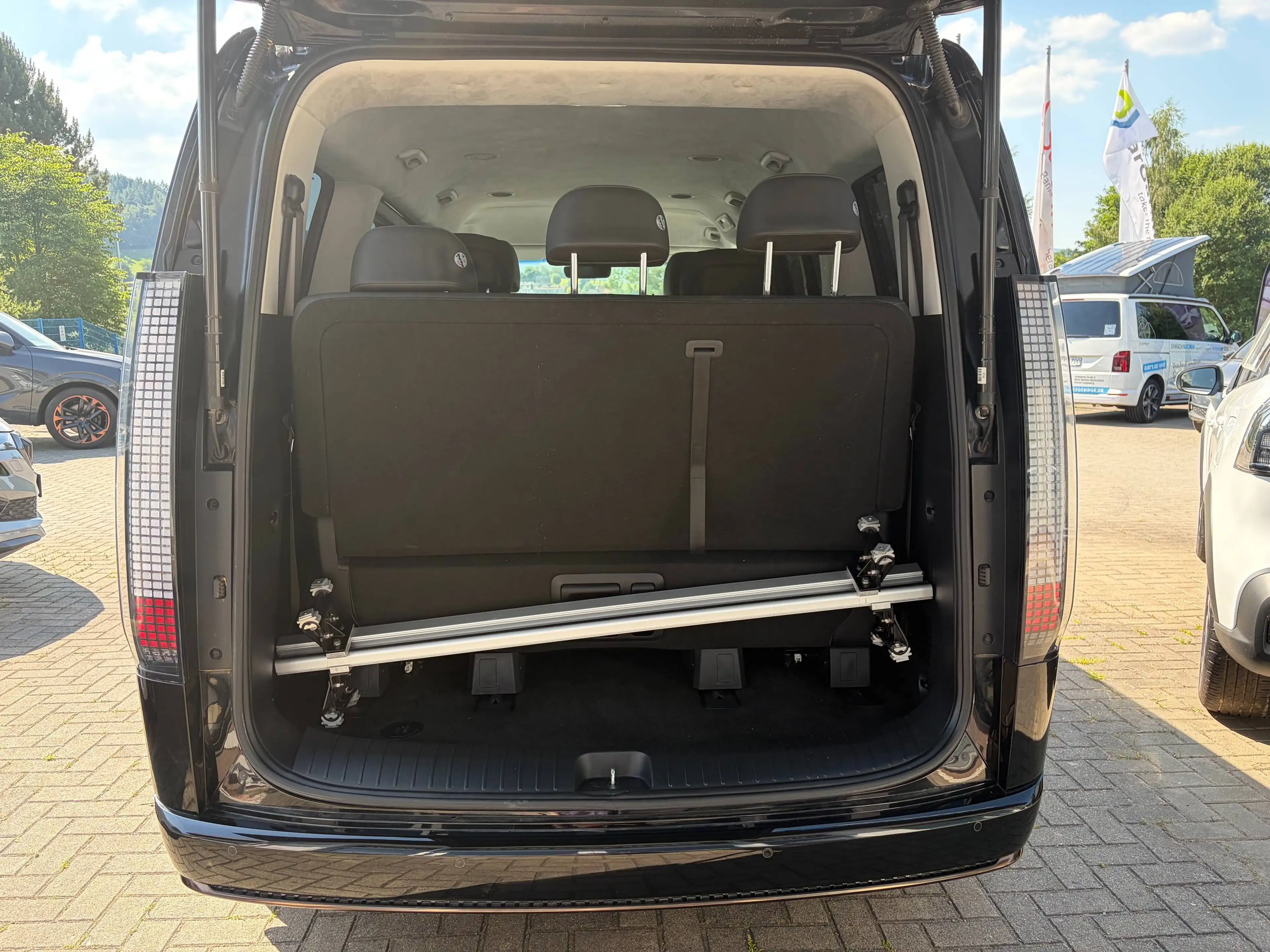 Hyundai STARIA Signature 4WD, 1.Hand, Anhängerkupplung abnehmbar, 360° Kamera, Bose Soundsystem, LED, ACC — photo 7