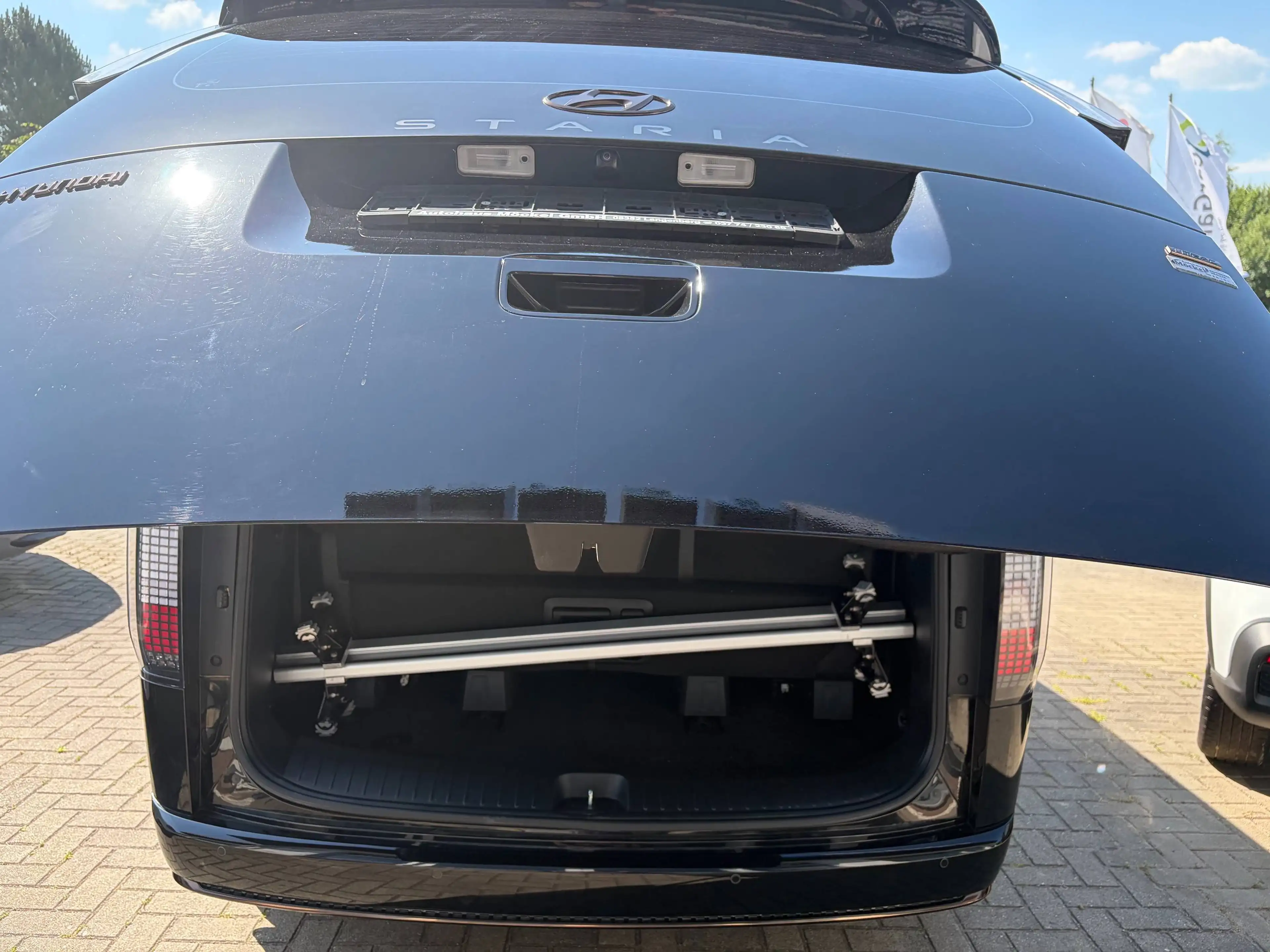 Hyundai STARIA Signature 4WD, 1.Hand, Anhängerkupplung abnehmbar, 360° Kamera, Bose Soundsystem, LED, ACC — photo 6