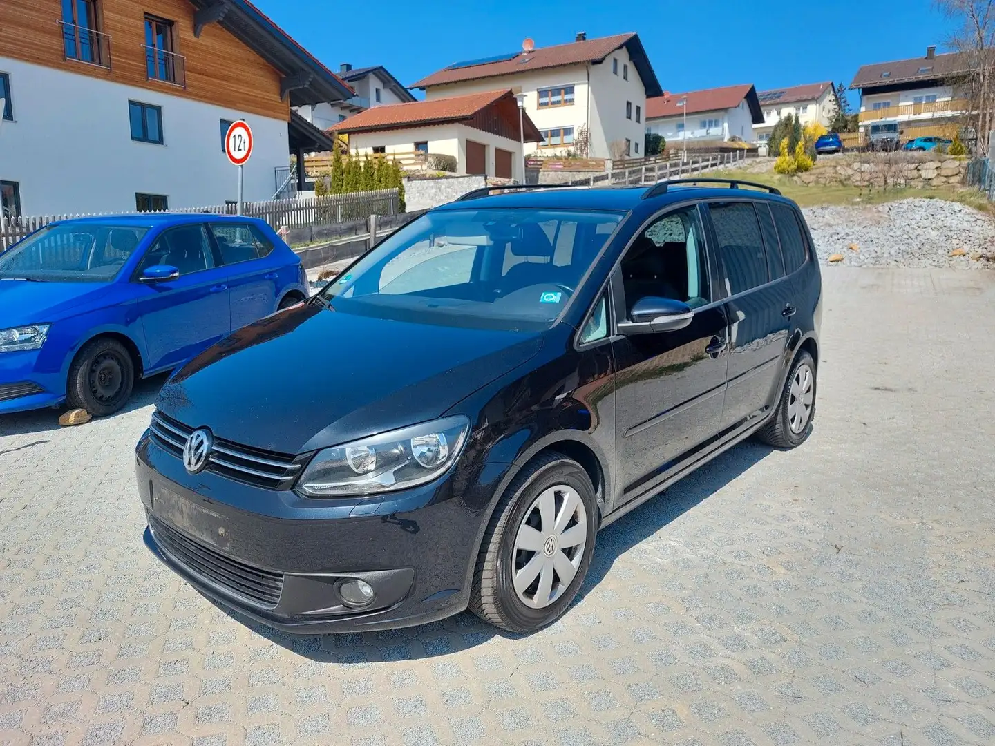 Volkswagen Touran 1.6 TDI Highline BlueMotion Technology Schwarz - 1