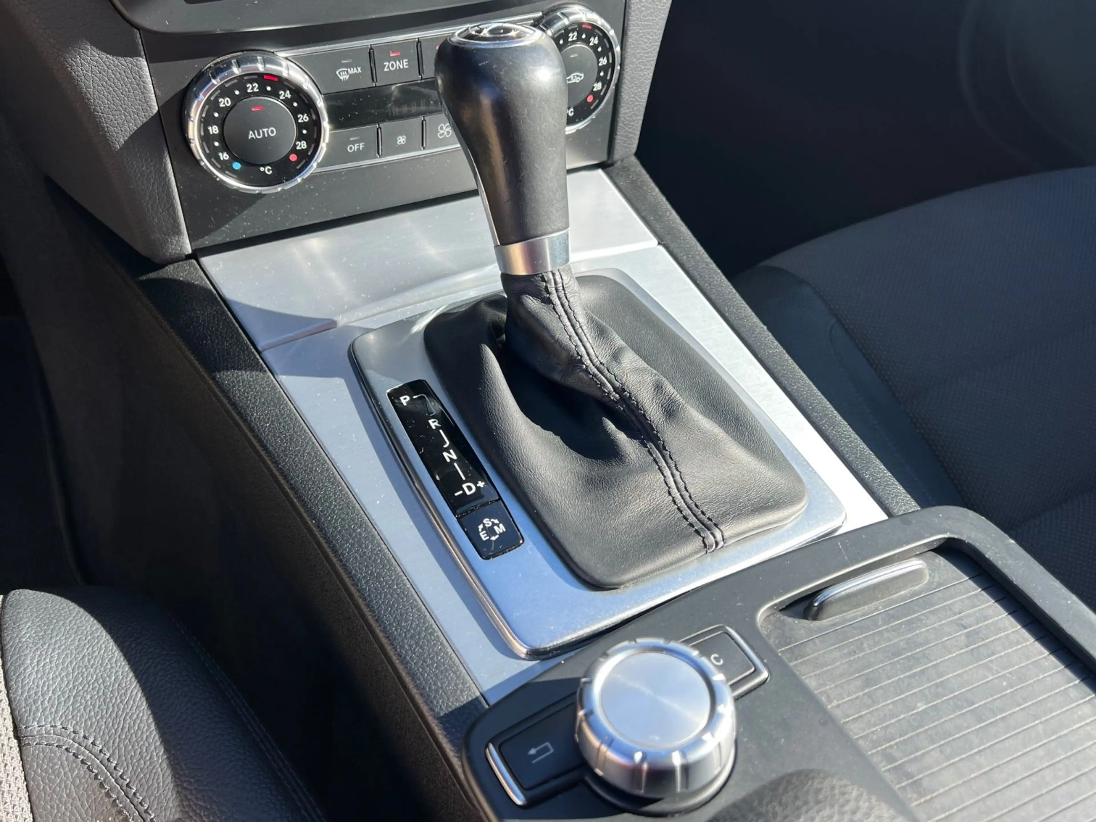 Mercedes-Benz C 250 Coupe C 250 CGI BlueEfficiency AMG Navi Xenon — photo 12