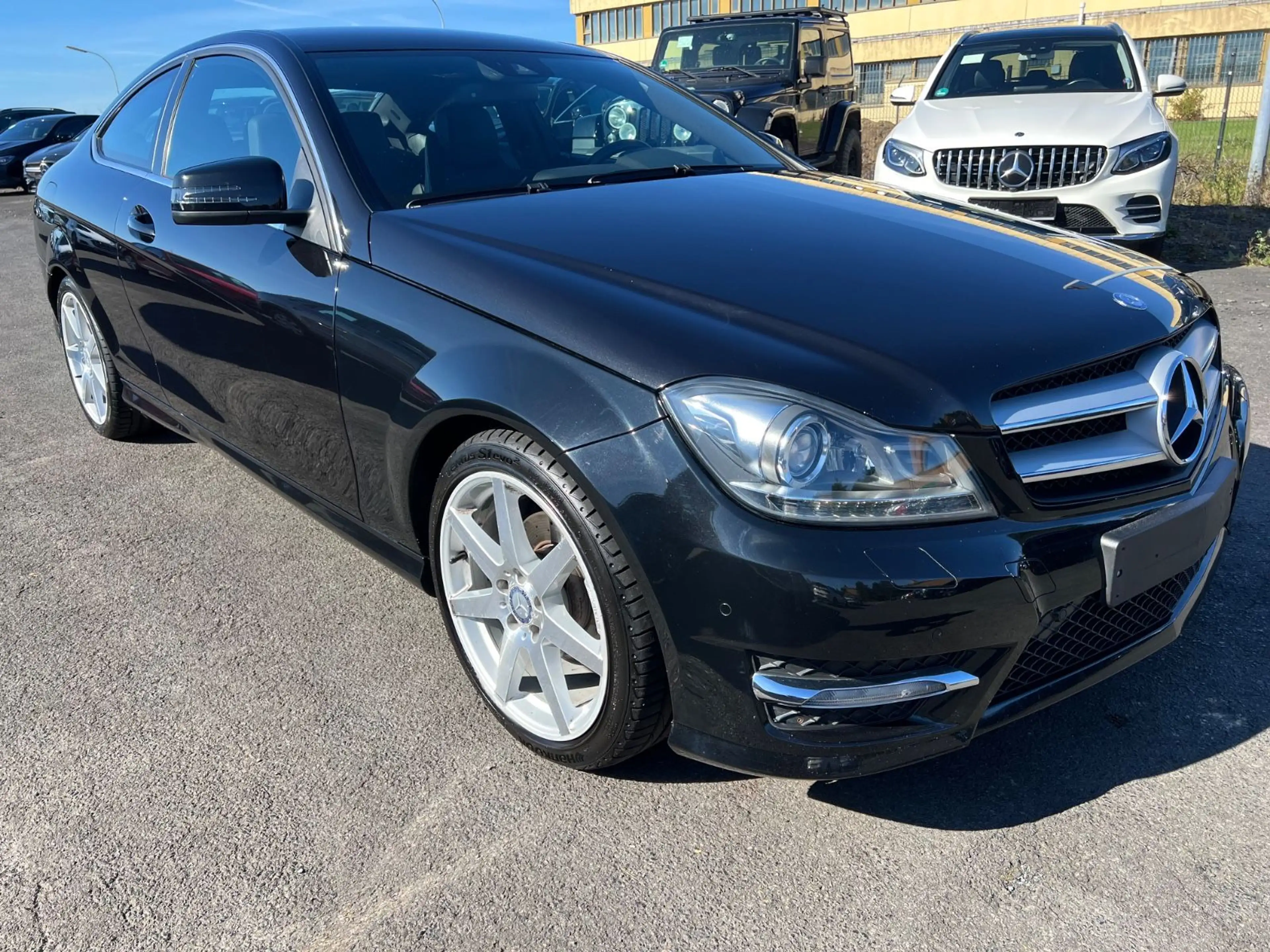 Mercedes-Benz C 250 Coupe C 250 CGI BlueEfficiency AMG Navi Xenon — photo 3
