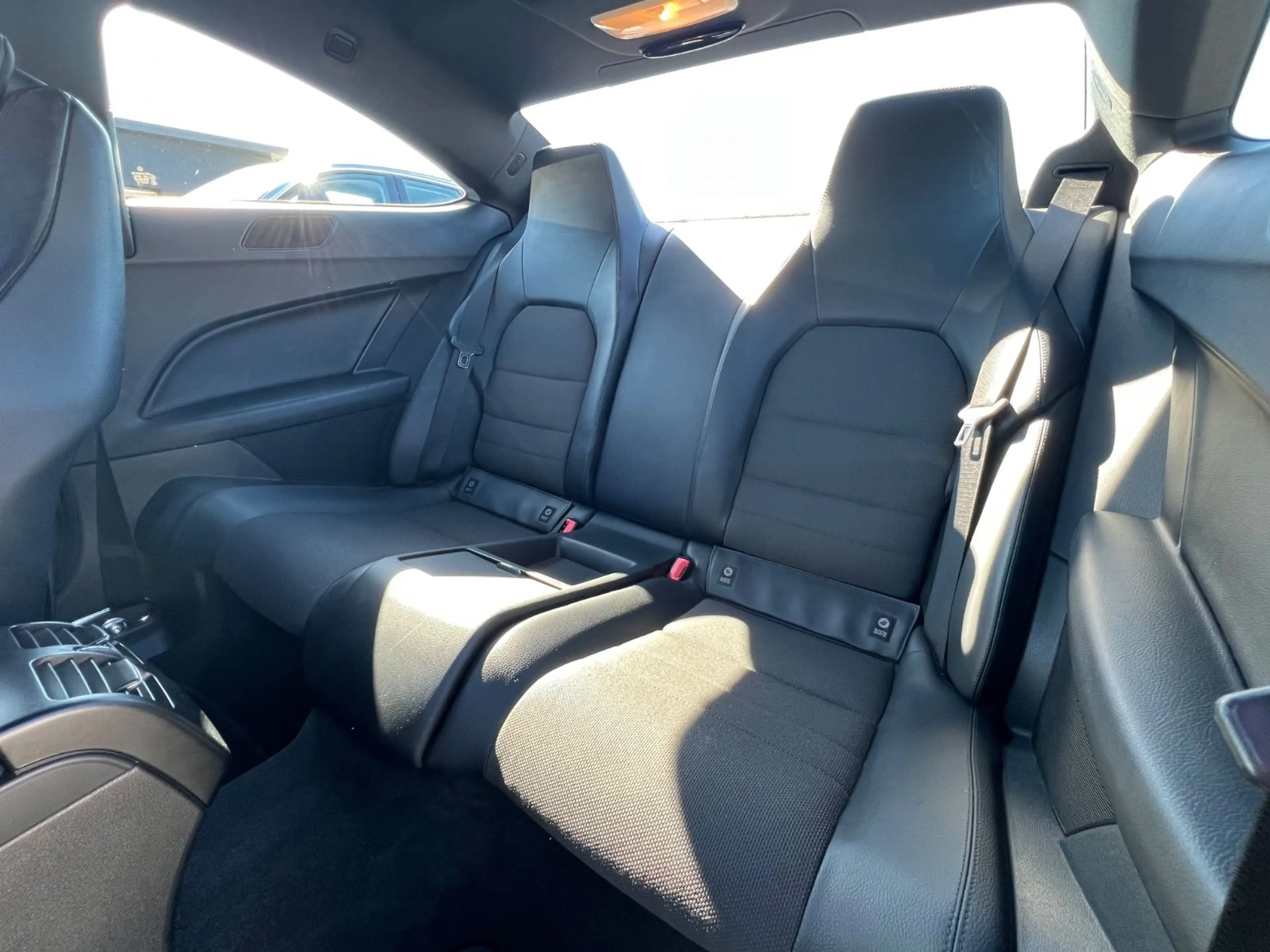 Mercedes-Benz C 250 Coupe C 250 CGI BlueEfficiency AMG Navi Xenon — photo 10