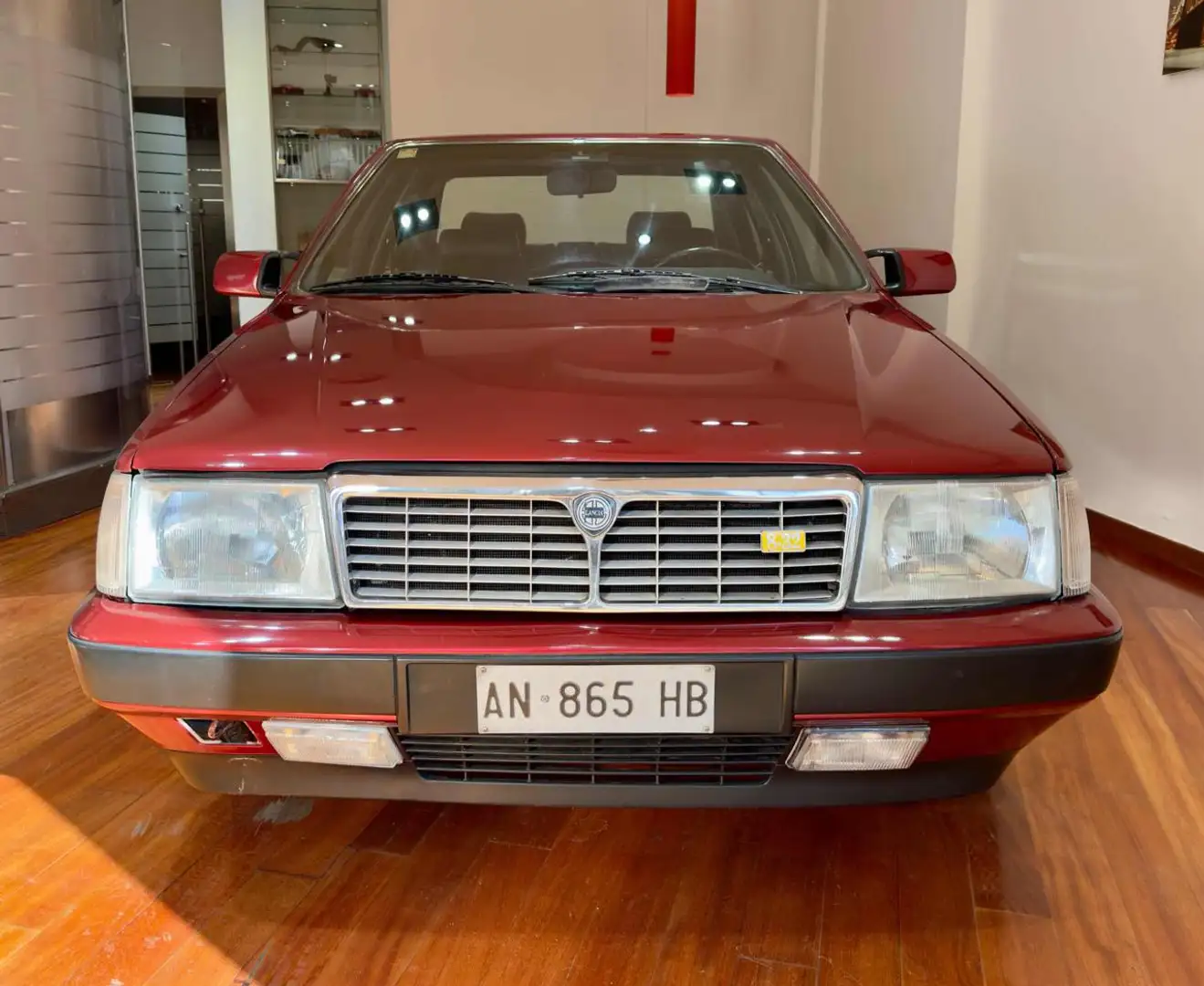 Lancia Thema 8.32 Rot - 2