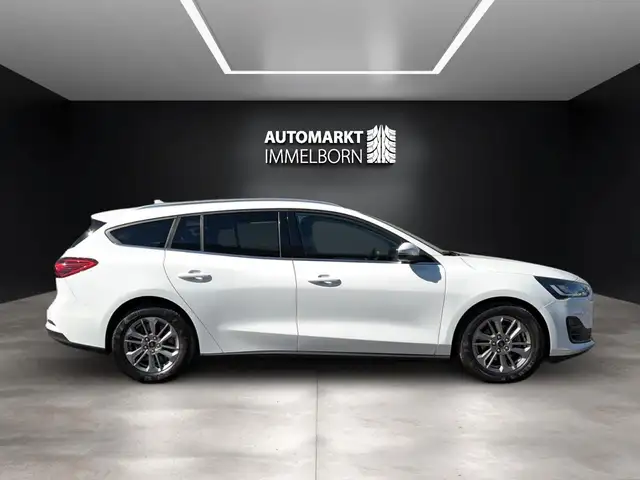 Ford Focus view 11