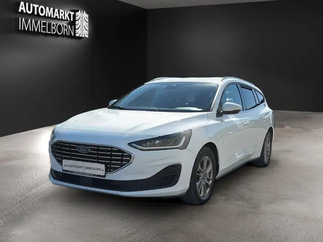 Ford Focus view 3