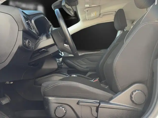 Ford Focus view 14