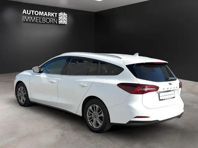 Ford Focus view 6