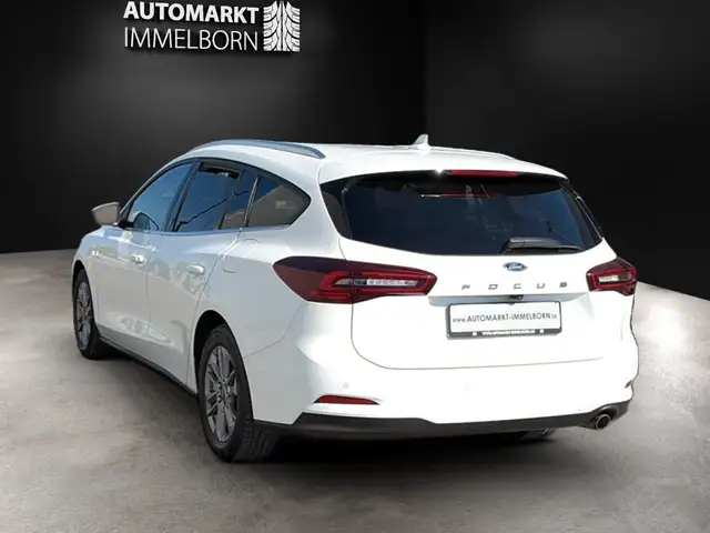 Ford Focus view 5