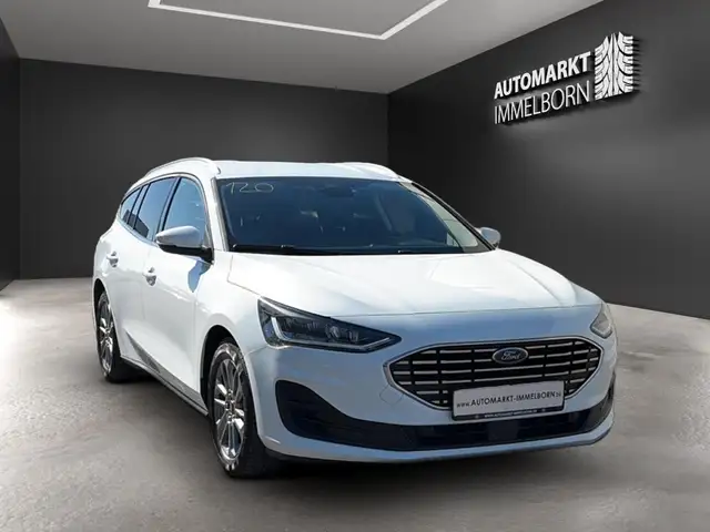 Ford Focus view 2