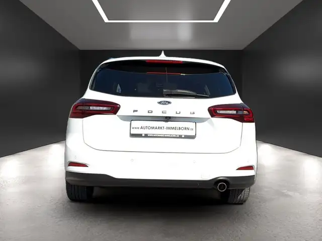 Ford Focus view 10