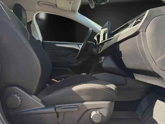 Ford Focus view 15