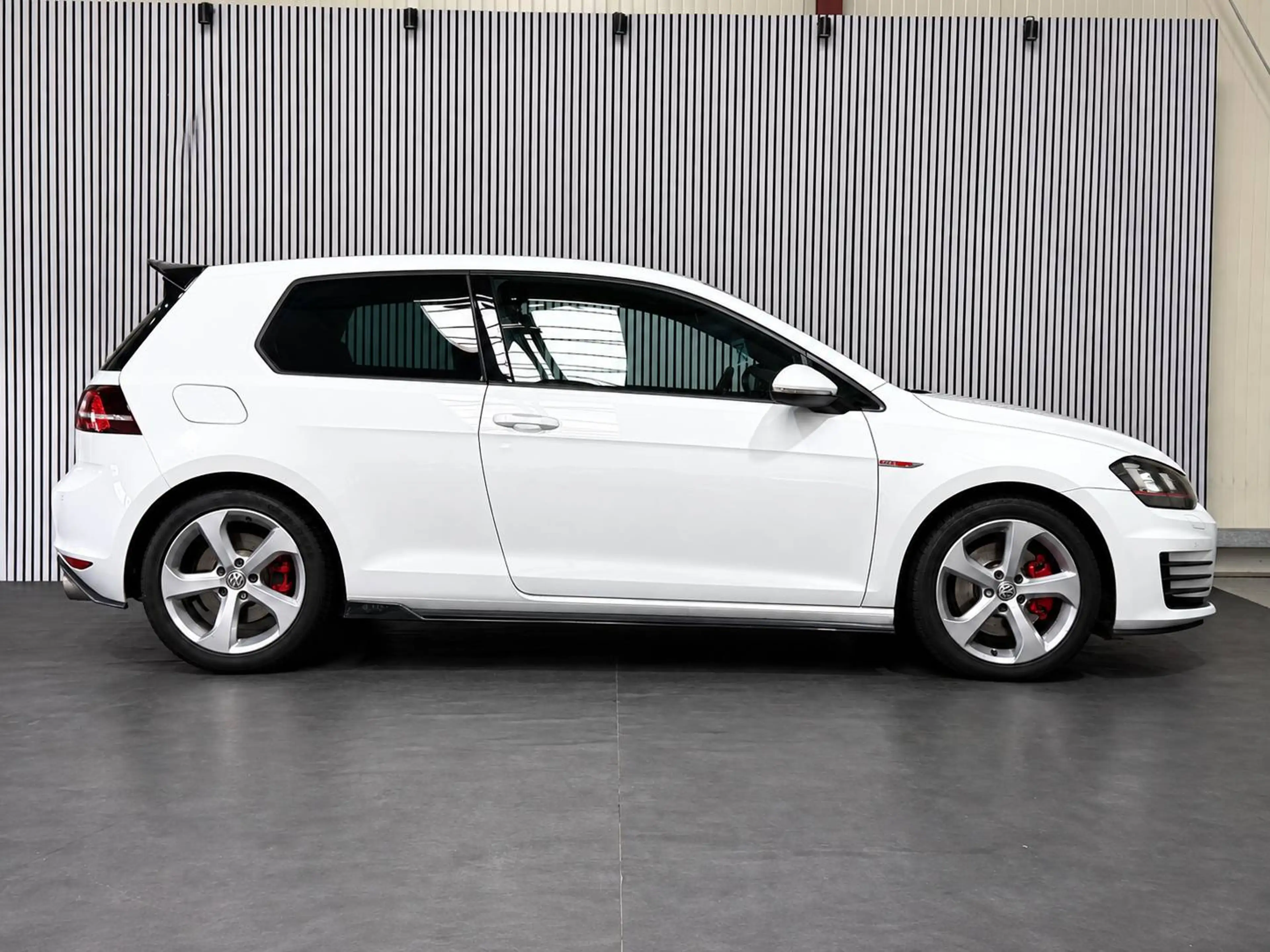 Volkswagen Golf GTI Golf VII Lim. GTI BMT*GOLF 7 GTI* — photo 4