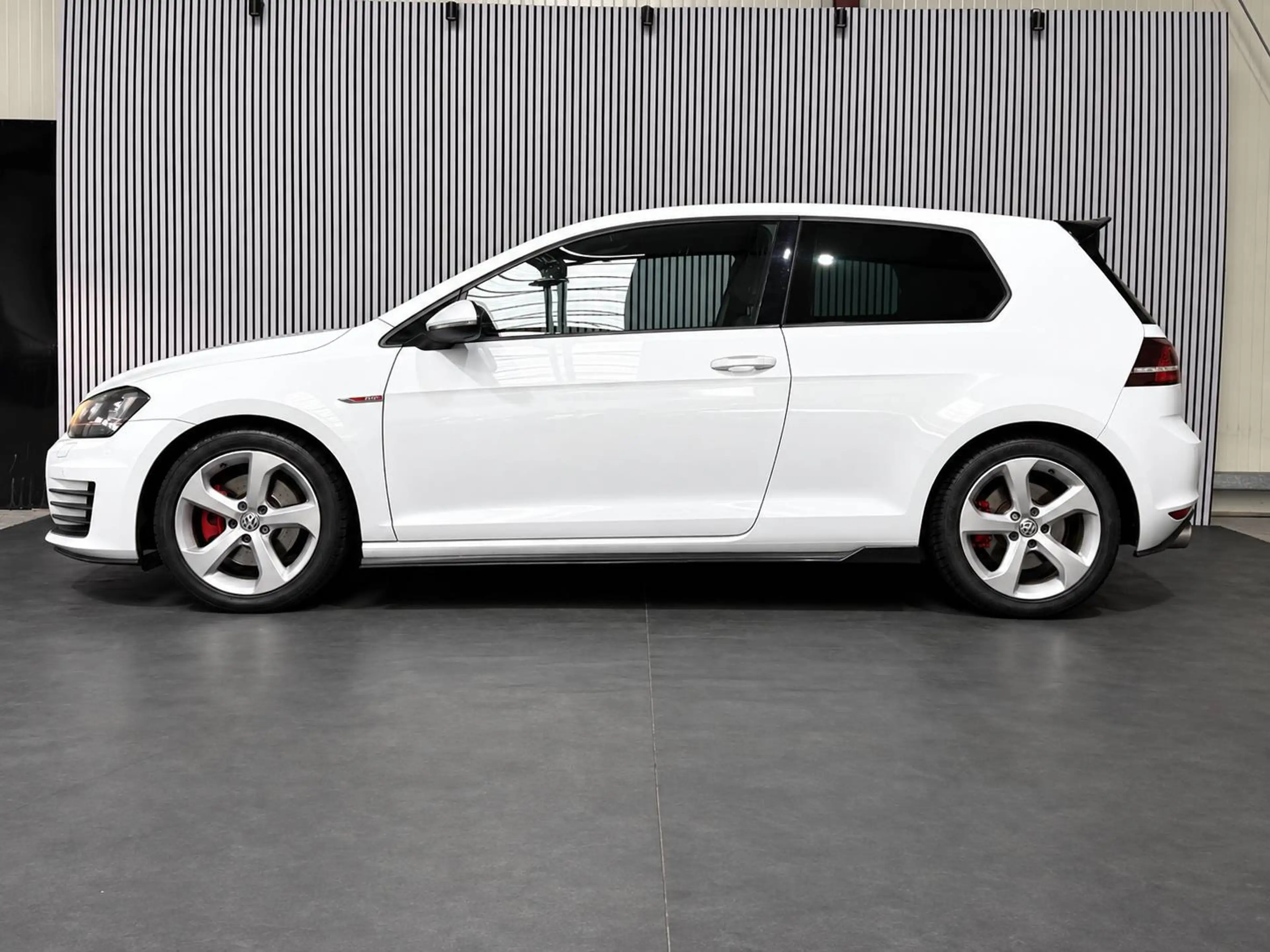 Volkswagen Golf GTI Golf VII Lim. GTI BMT*GOLF 7 GTI* — photo 5