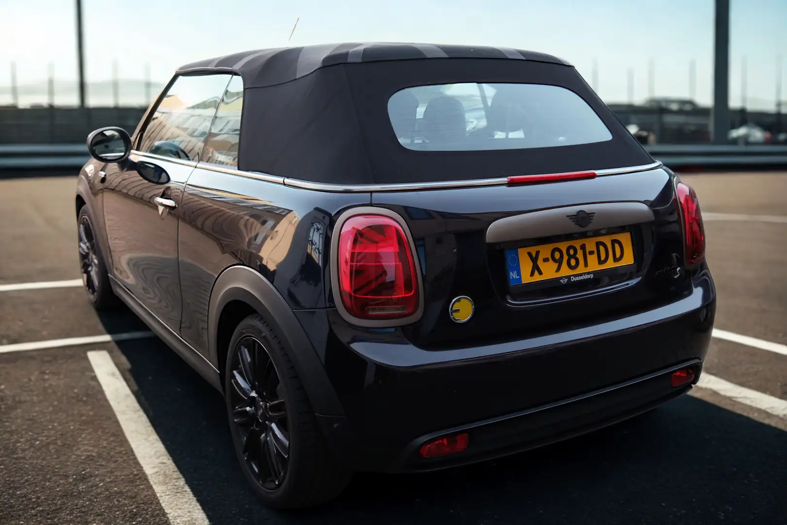 MINI Cooper SE Electric Cabrio Blauw - 2