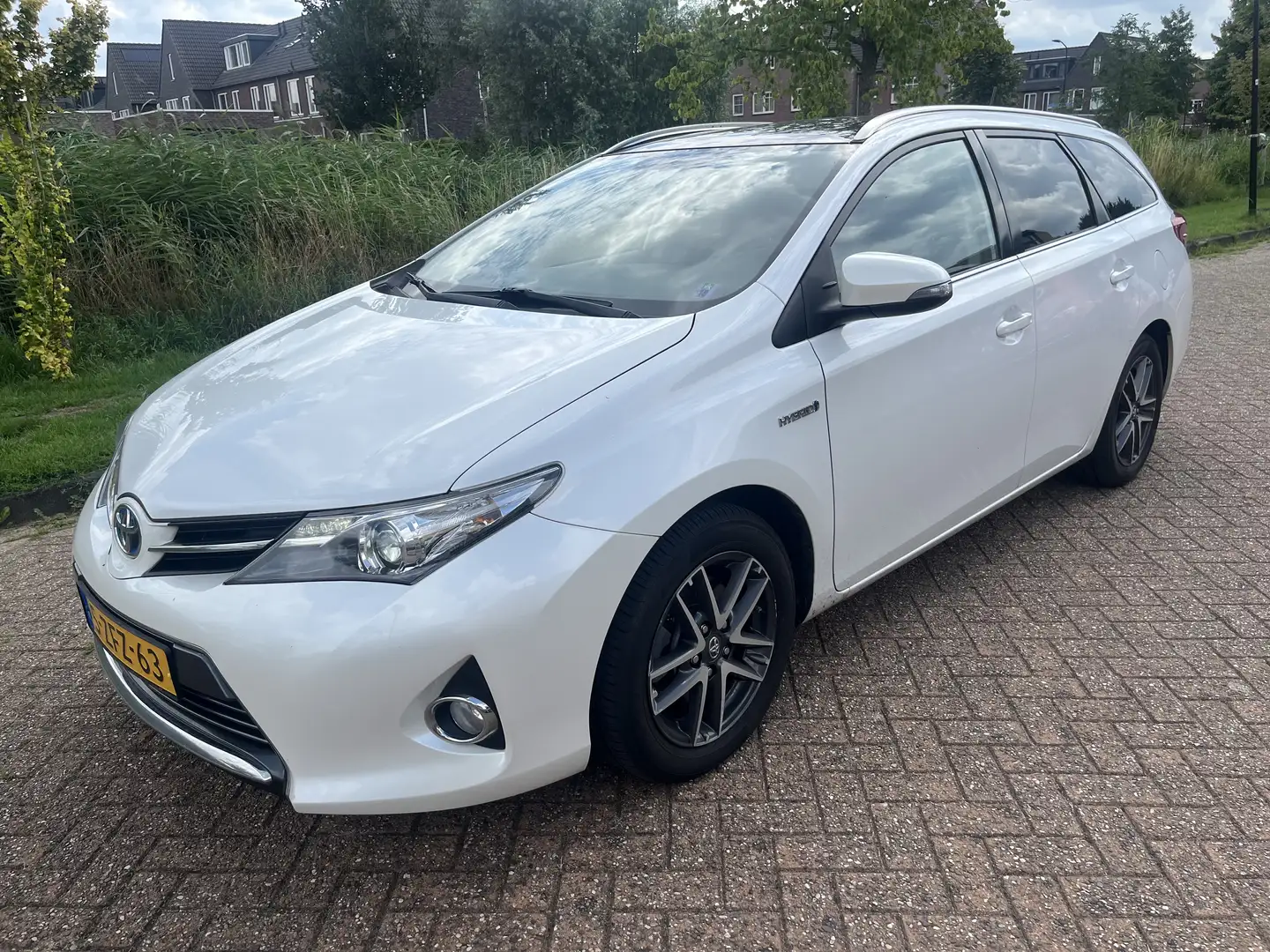 Toyota Auris 1.8 Hybr. L. Top 5 Blanc - 1