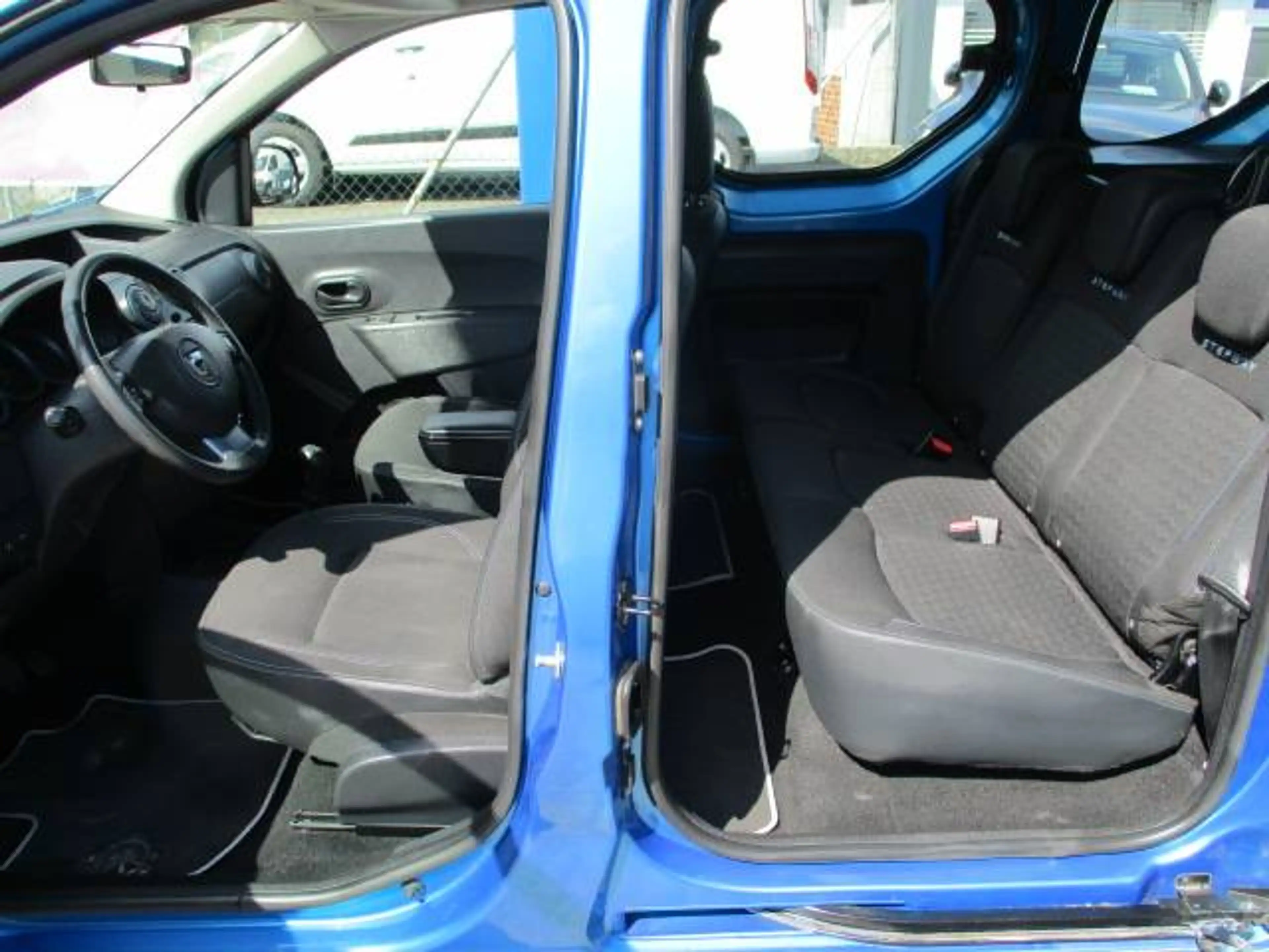 Dacia Dokker Dokker Stepway 1,2 TCe. Klima. Navi. PDC. Kamera — photo 3