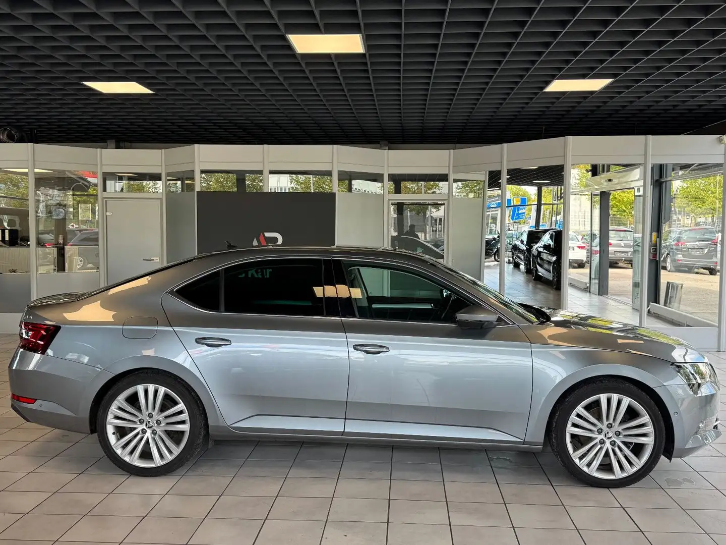 Skoda Superb Lim. 2.0 TDI Style · ACC · LED · Apple Grau - 2