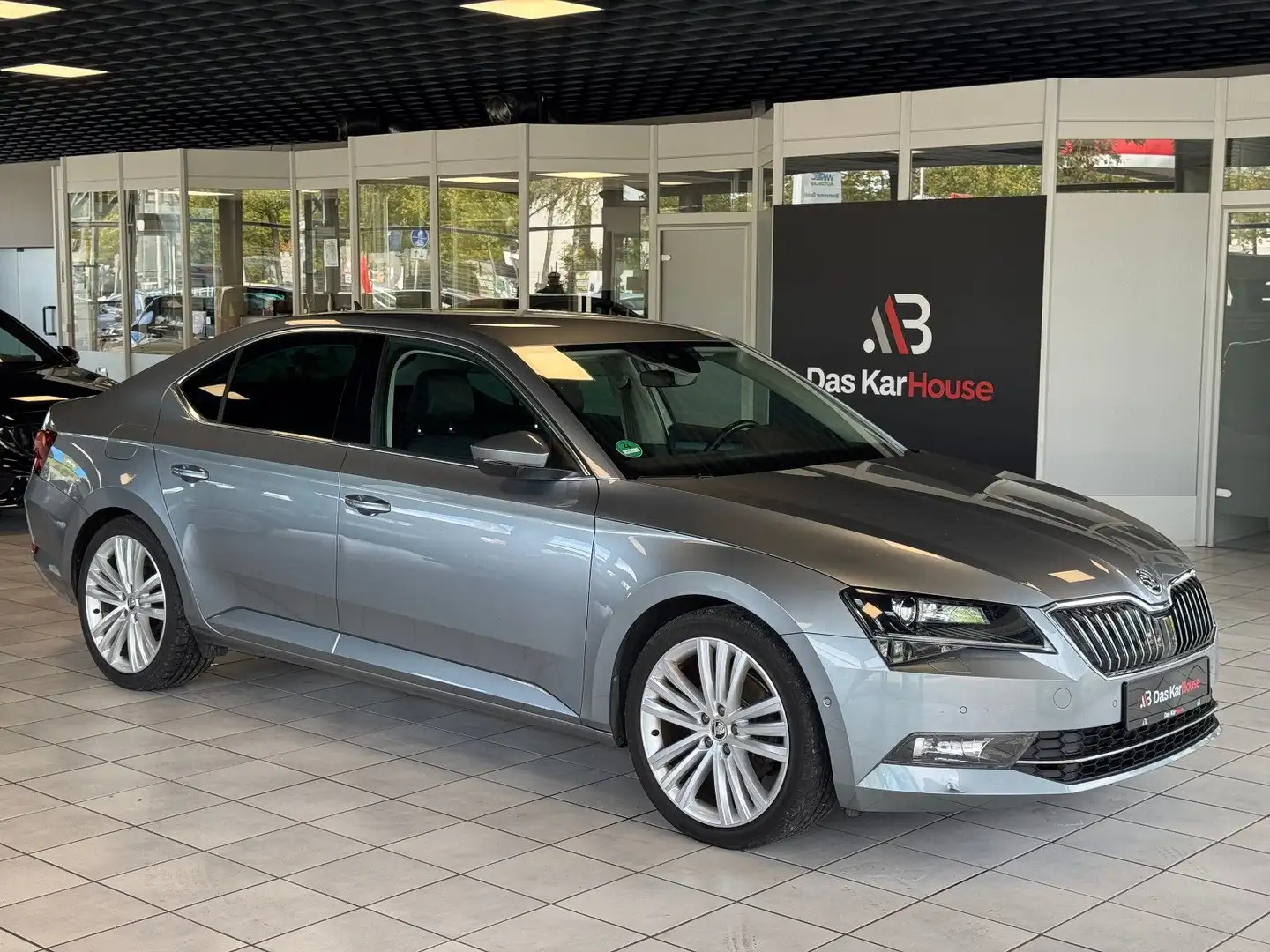 Skoda Superb Lim. 2.0 TDI Style · ACC · LED · Apple Grau - 1