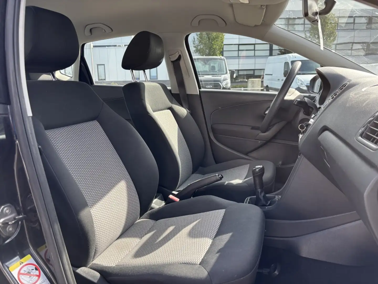 Volkswagen Polo 1.2 met airco! Zwart - 2
