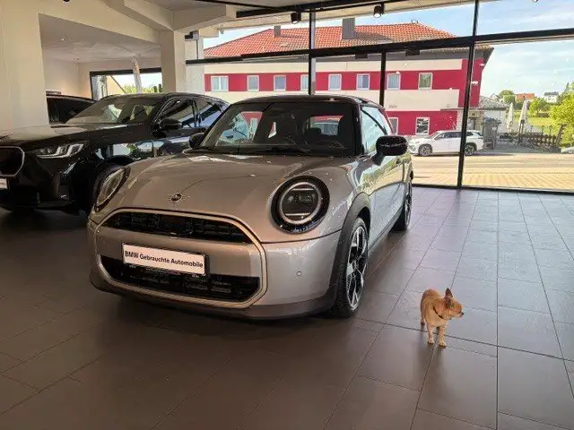 Mini Cooper C Favoured Trim 3 trg. Head Up DAB LED
