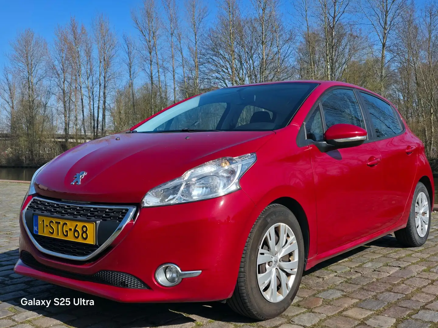 Peugeot 208 1.2 e-VTi Active Automaat airco cruis control navi Rood - 2