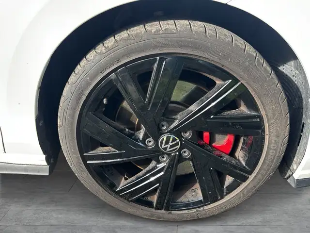 Volkswagen Golf view 8
