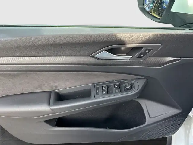 Volkswagen Golf view 17