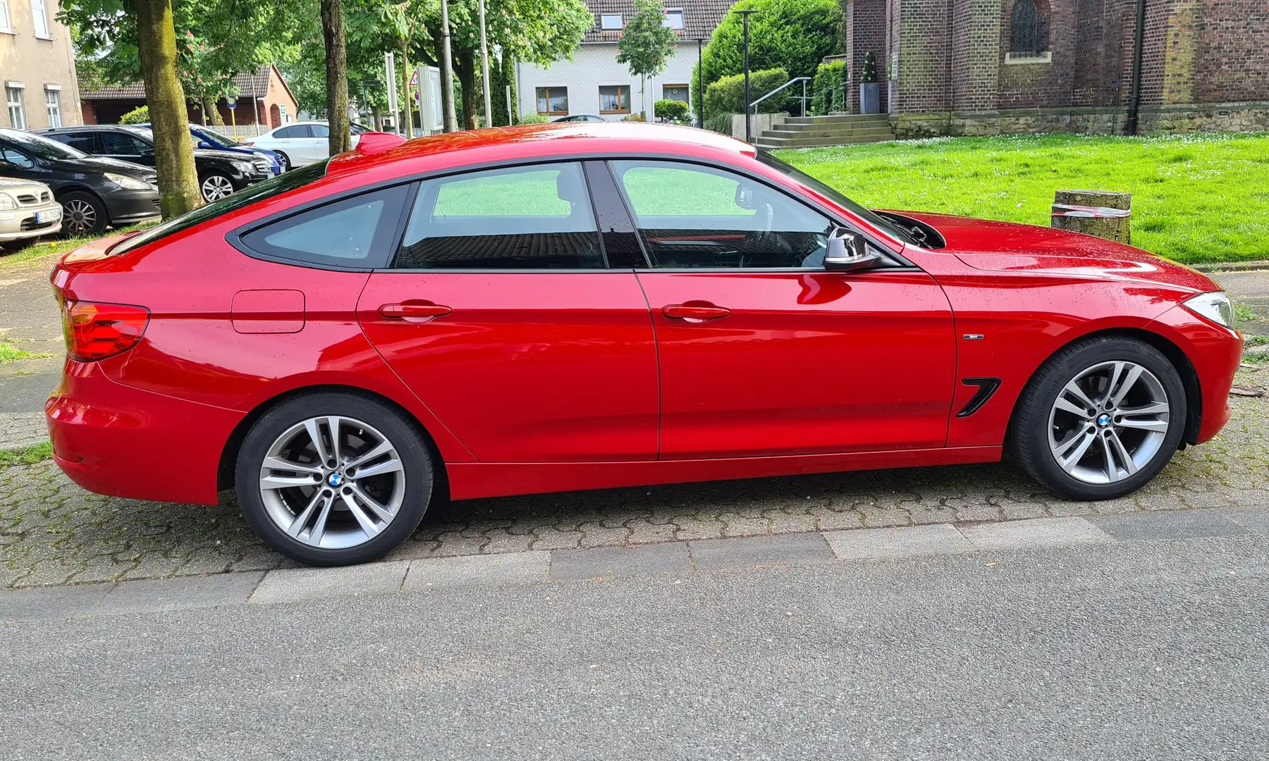BMW 320 320d GT Sport-Aut. Sport Line Rot - 1