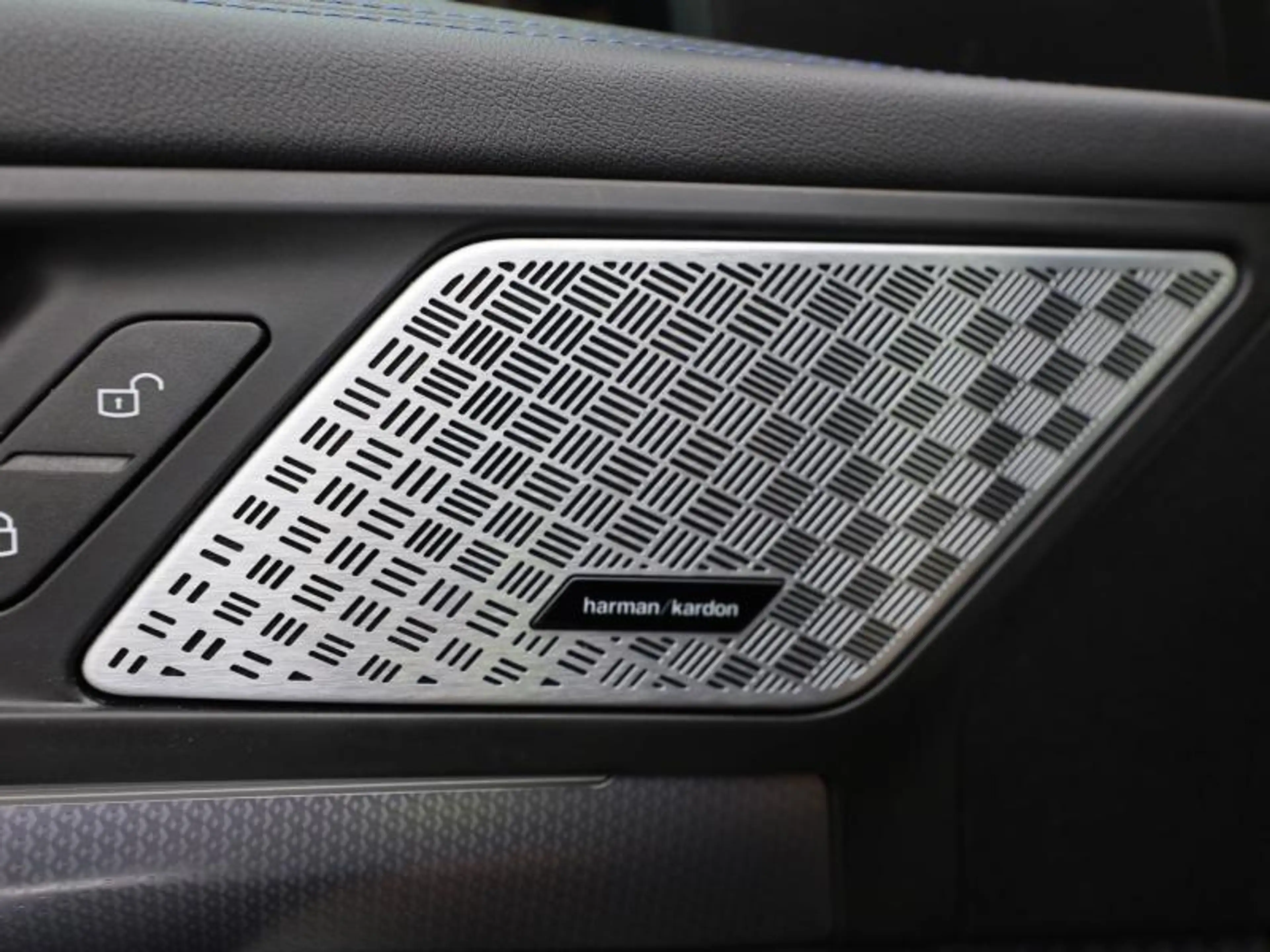 BMW iX1 XDRIVE 30 - M SPORT - HARMAN-KARDON — photo 15