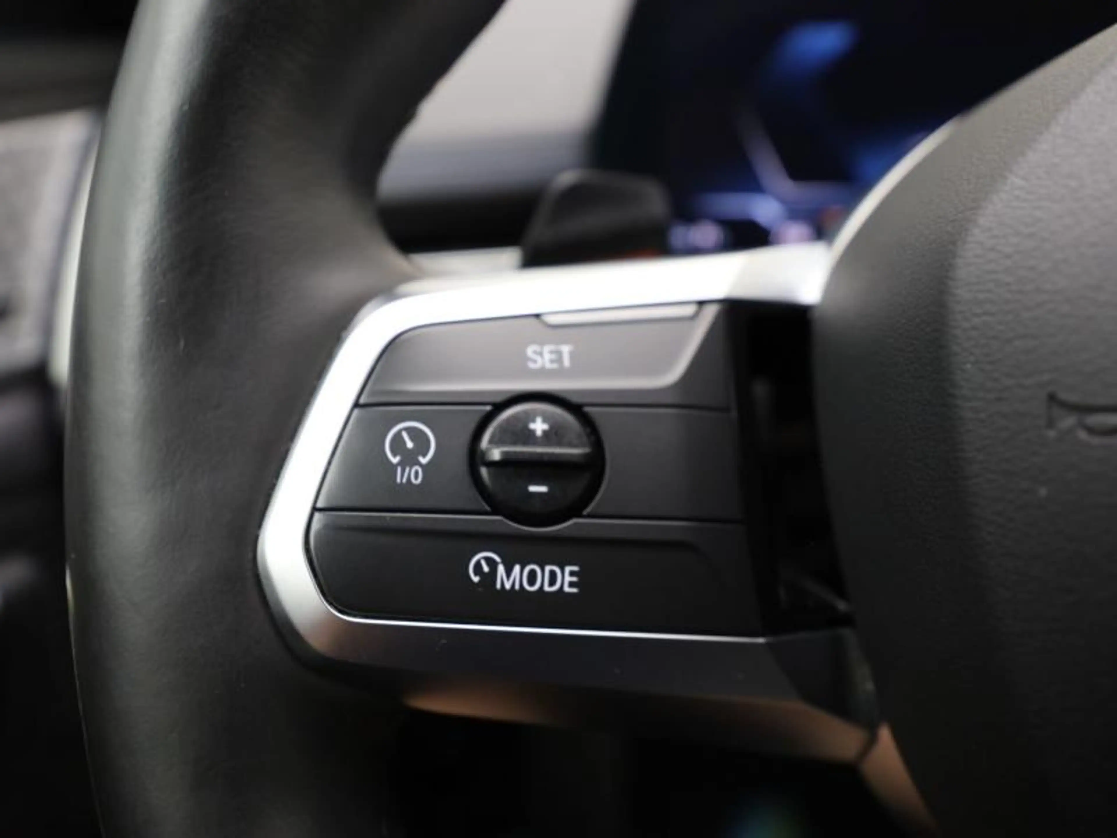 BMW iX1 XDRIVE 30 - M SPORT - HARMAN-KARDON — photo 11