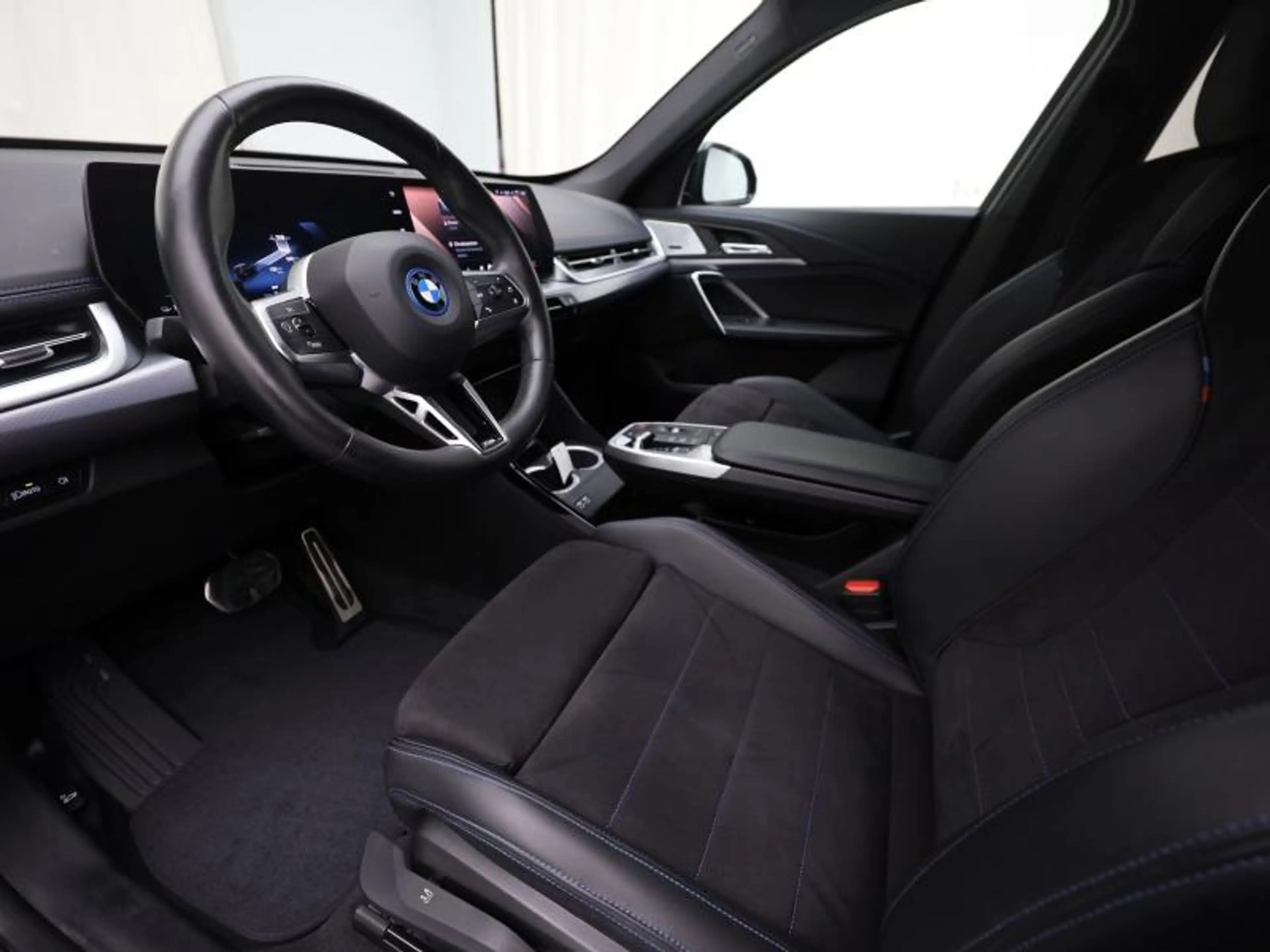 BMW iX1 XDRIVE 30 - M SPORT - HARMAN-KARDON — photo 6