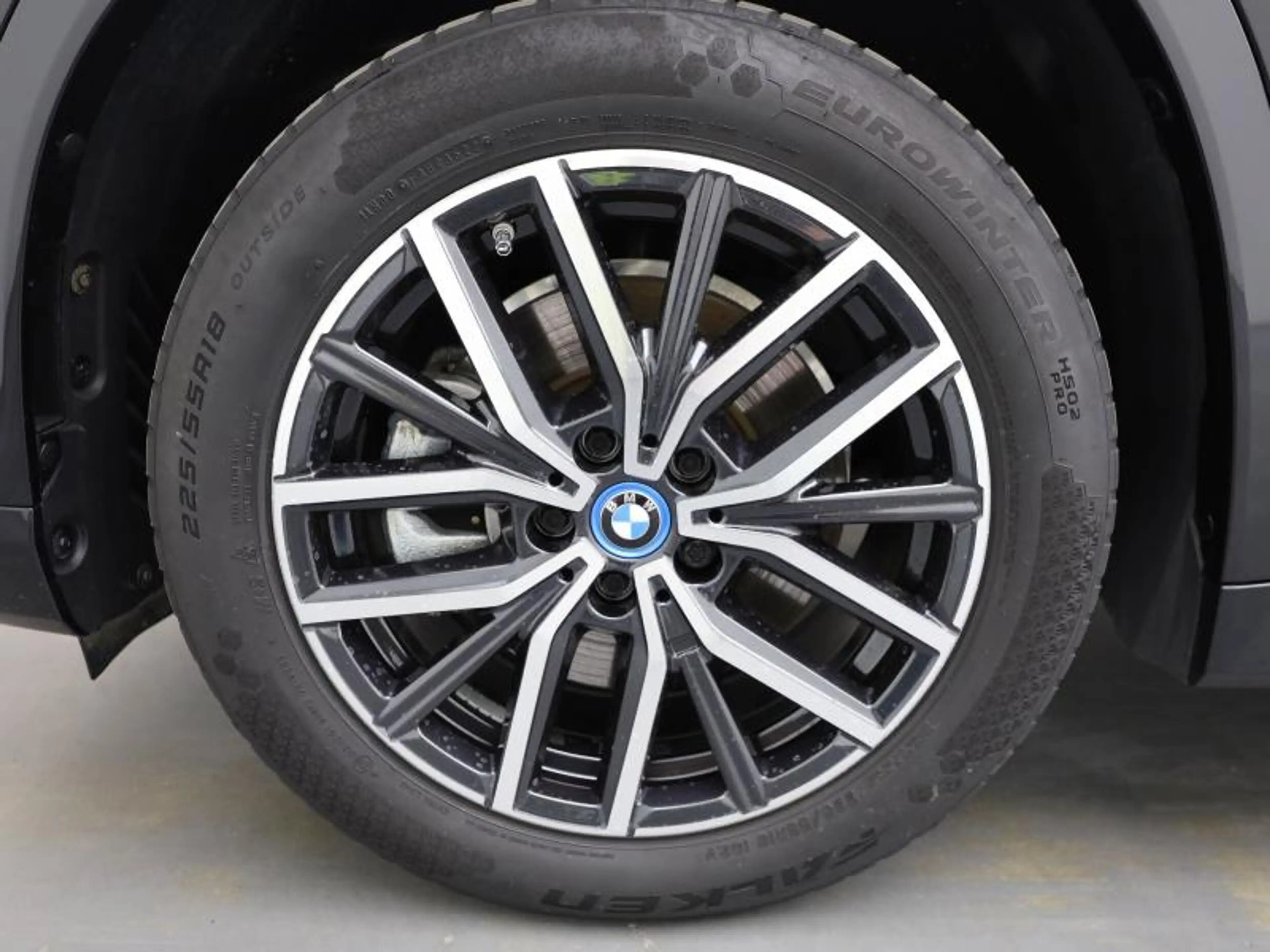 BMW iX1 XDRIVE 30 - M SPORT - HARMAN-KARDON — photo 8