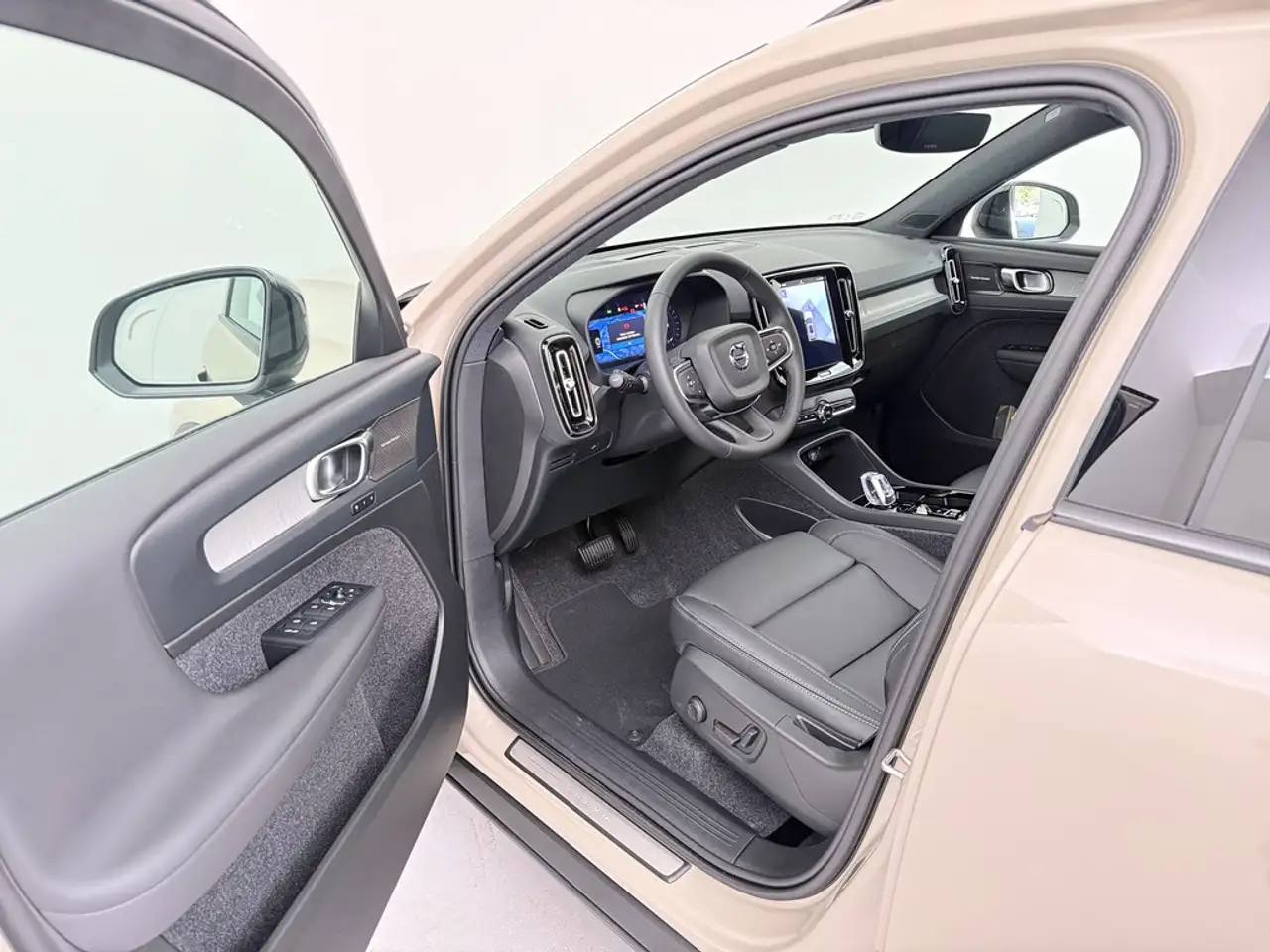 Volvo XC40 2026 — фото 11