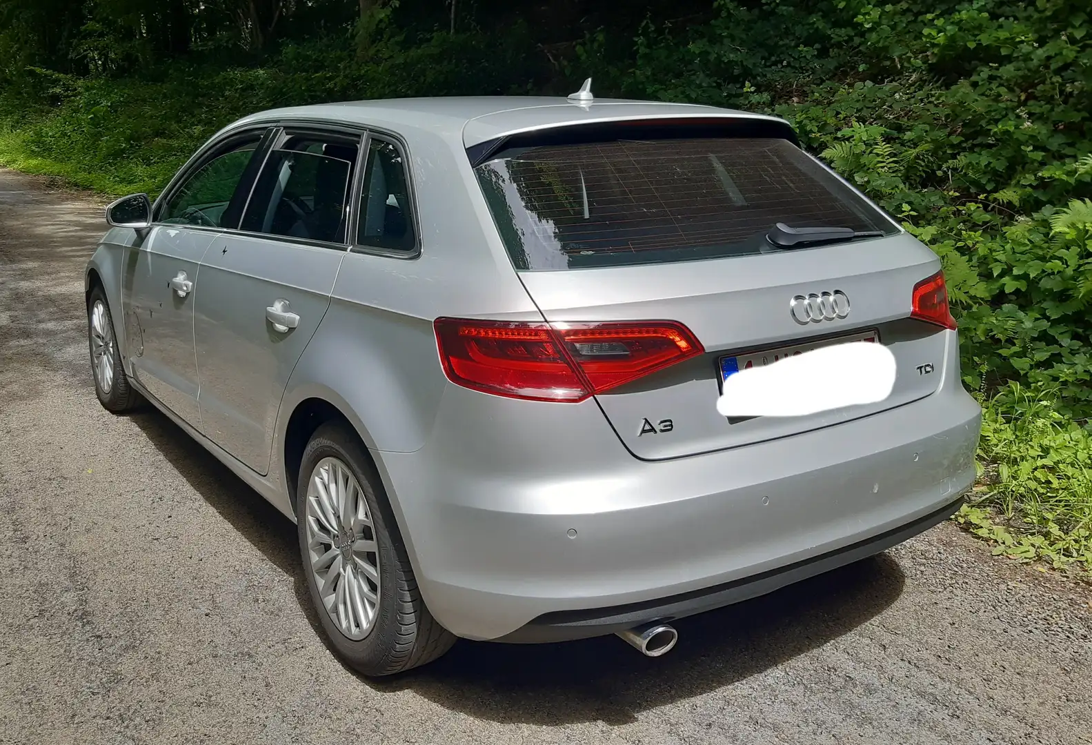 Audi A3 A3 Sportback 1.6 TDi Ambition Grijs - 2