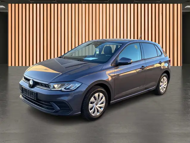 Volkswagen Polo view 2