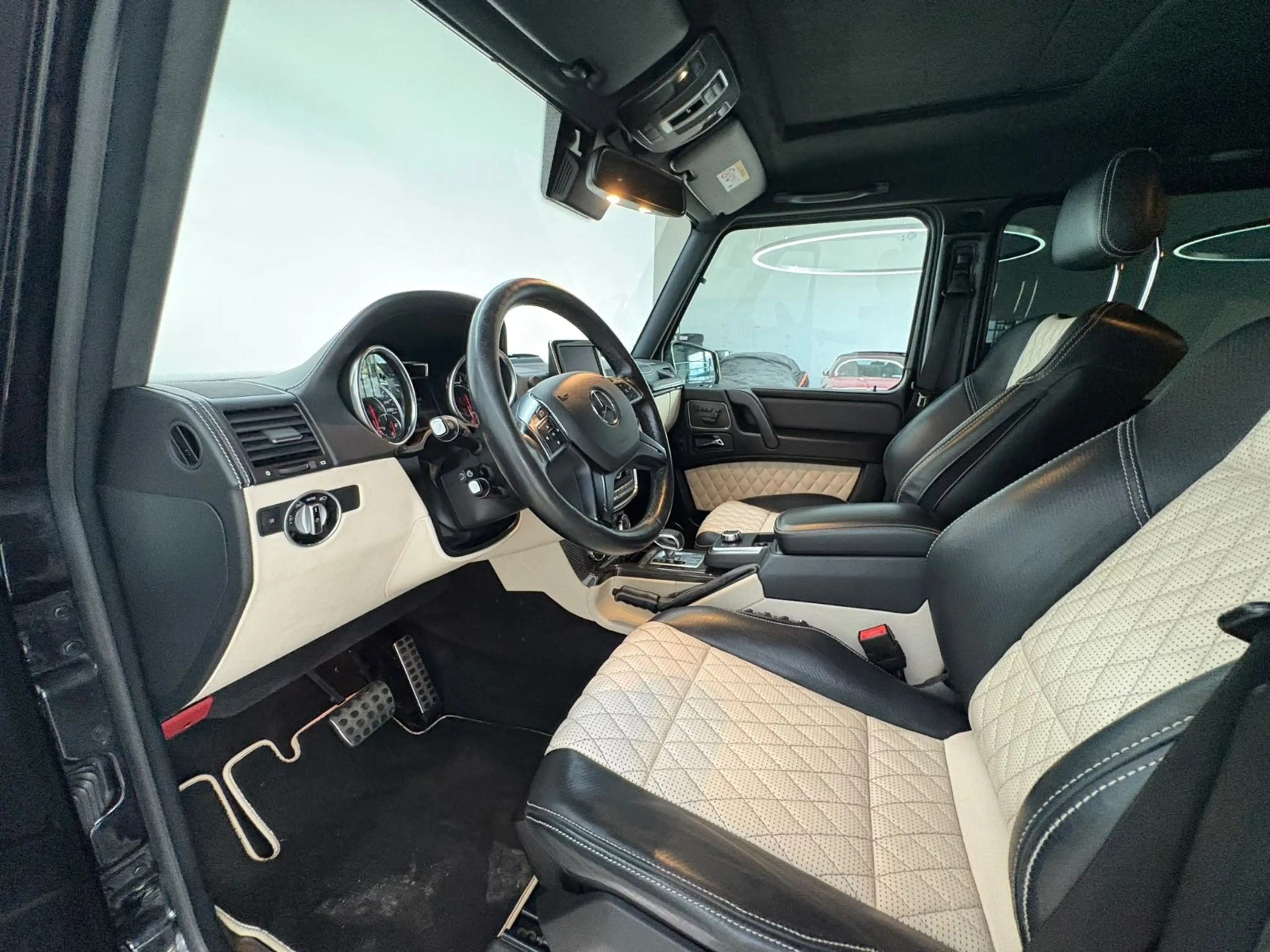 Mercedes-Benz G 63 AMG PANO SHZ 8-Fach harmon/kardon Navi — photo 11