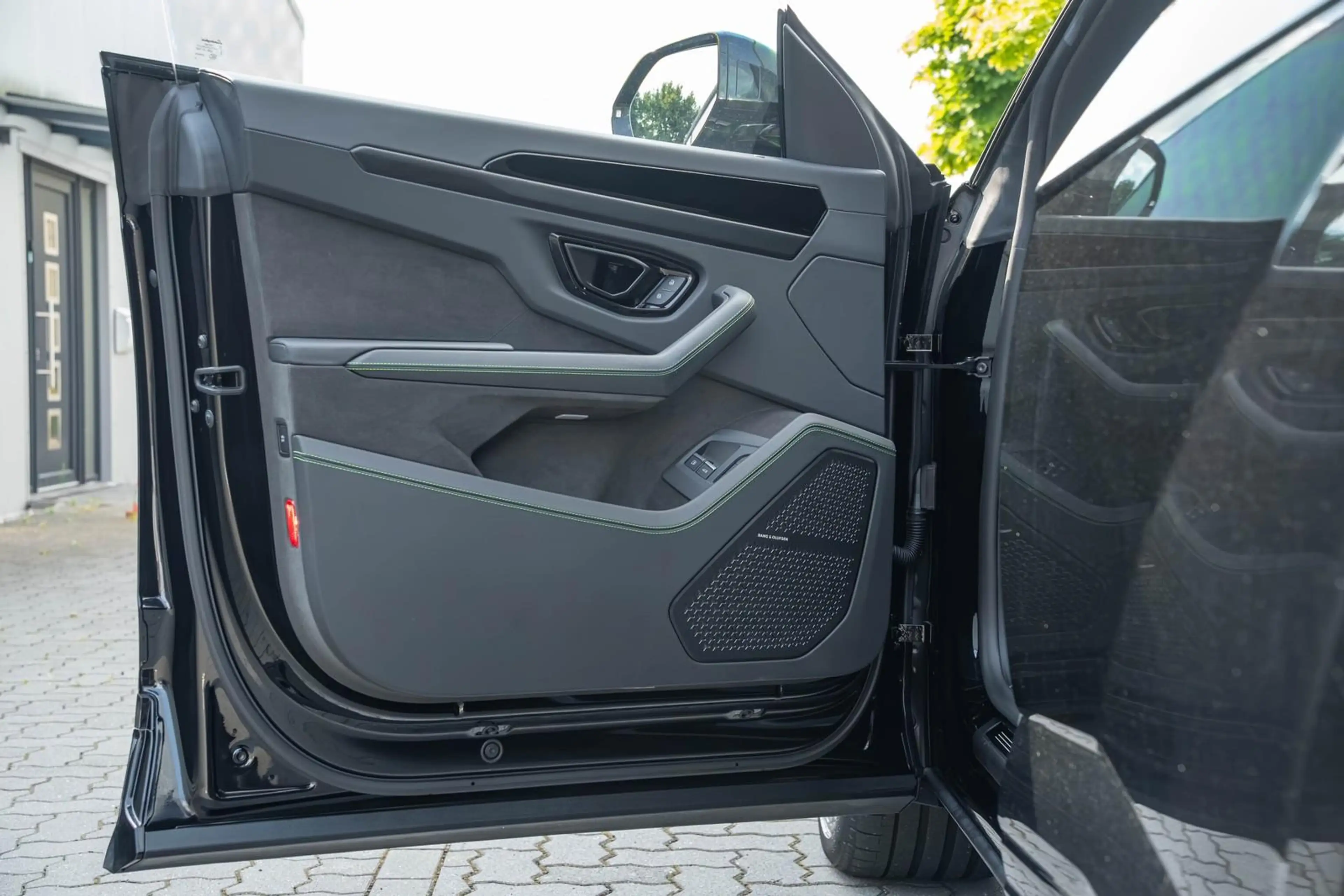 Lamborghini Urus SE *23Zoll*Bang&Olufsen*Panorama*Massage* — photo 9
