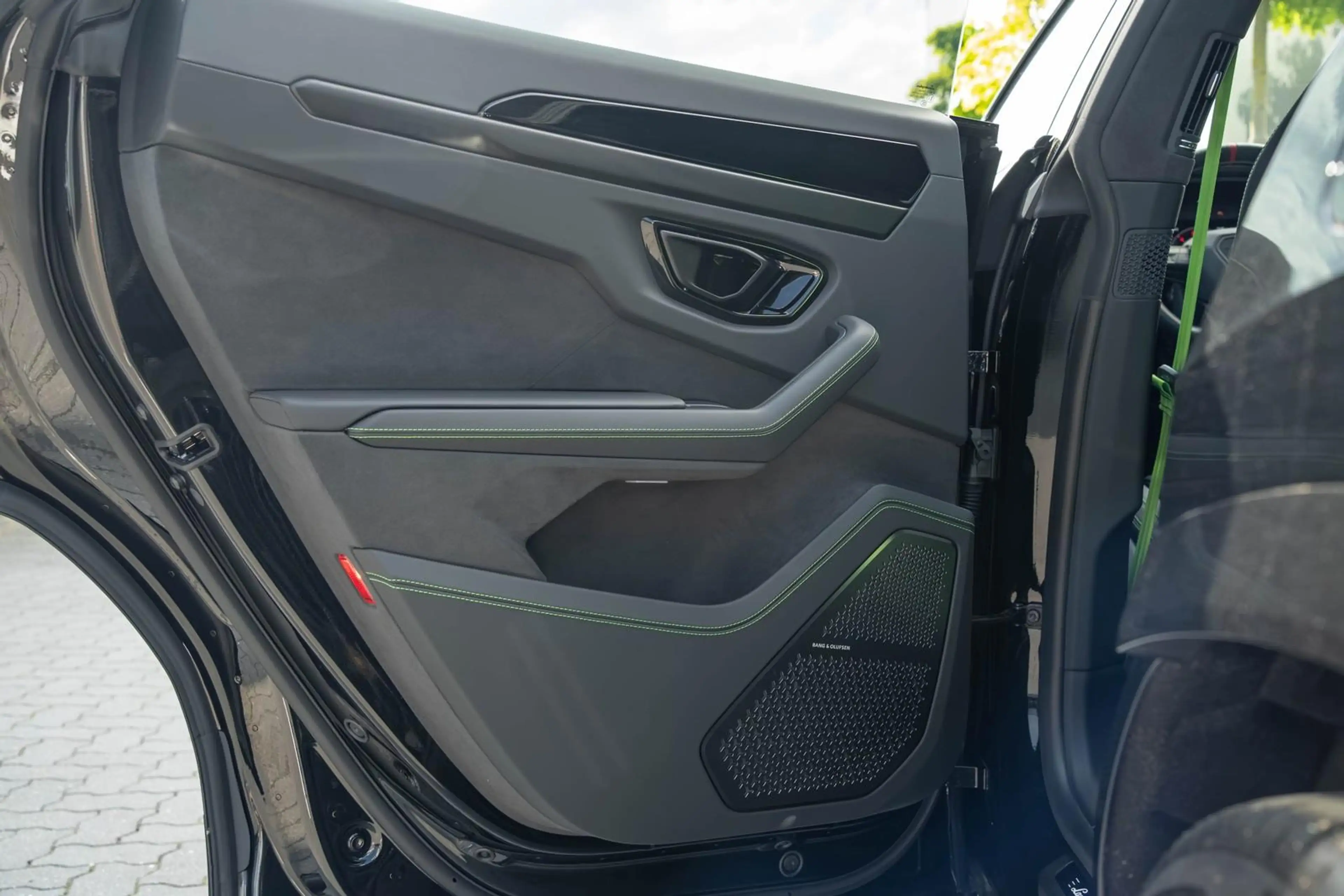Lamborghini Urus SE *23Zoll*Bang&Olufsen*Panorama*Massage* — photo 10