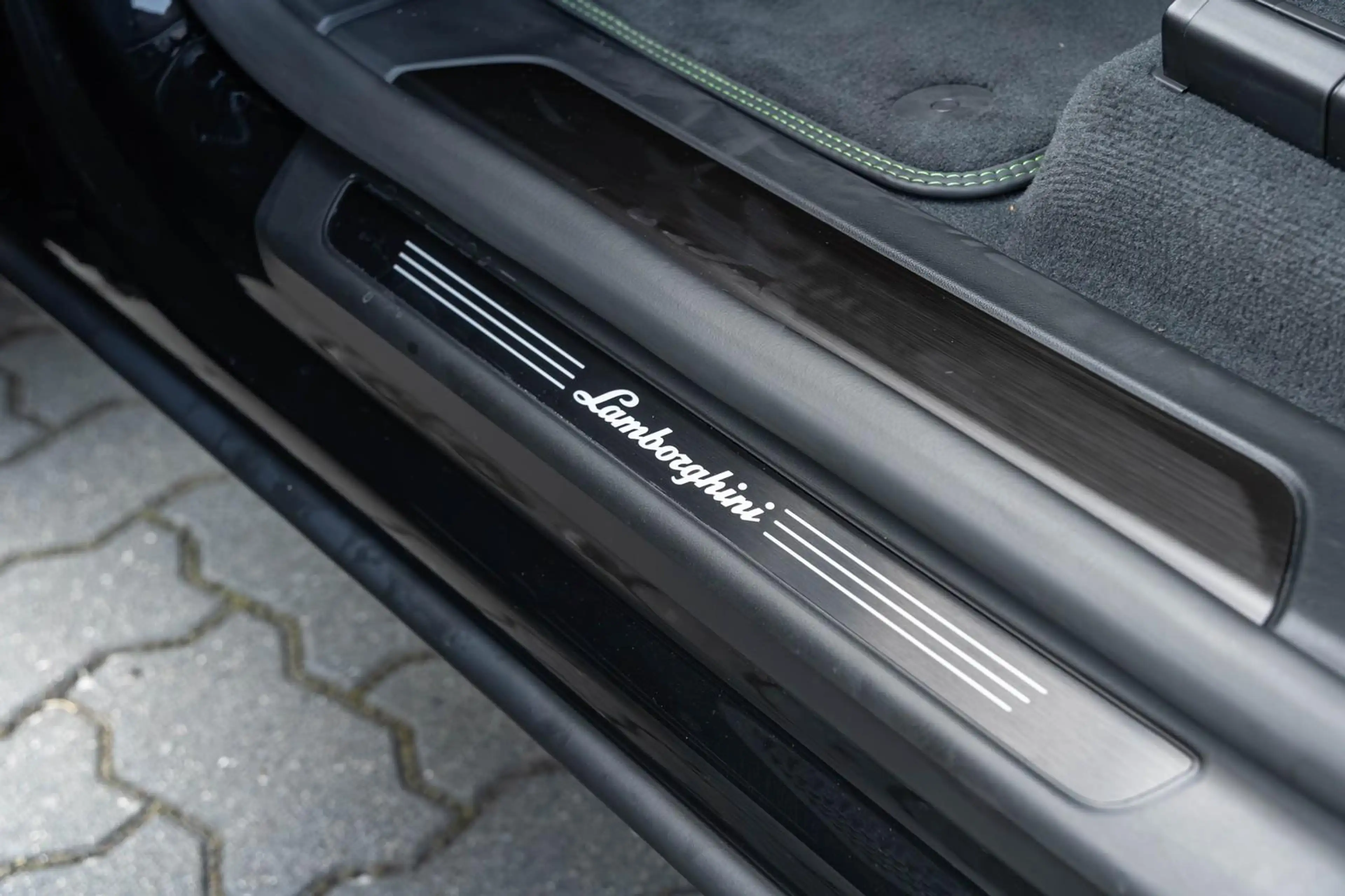 Lamborghini Urus SE *23Zoll*Bang&Olufsen*Panorama*Massage* — photo 13