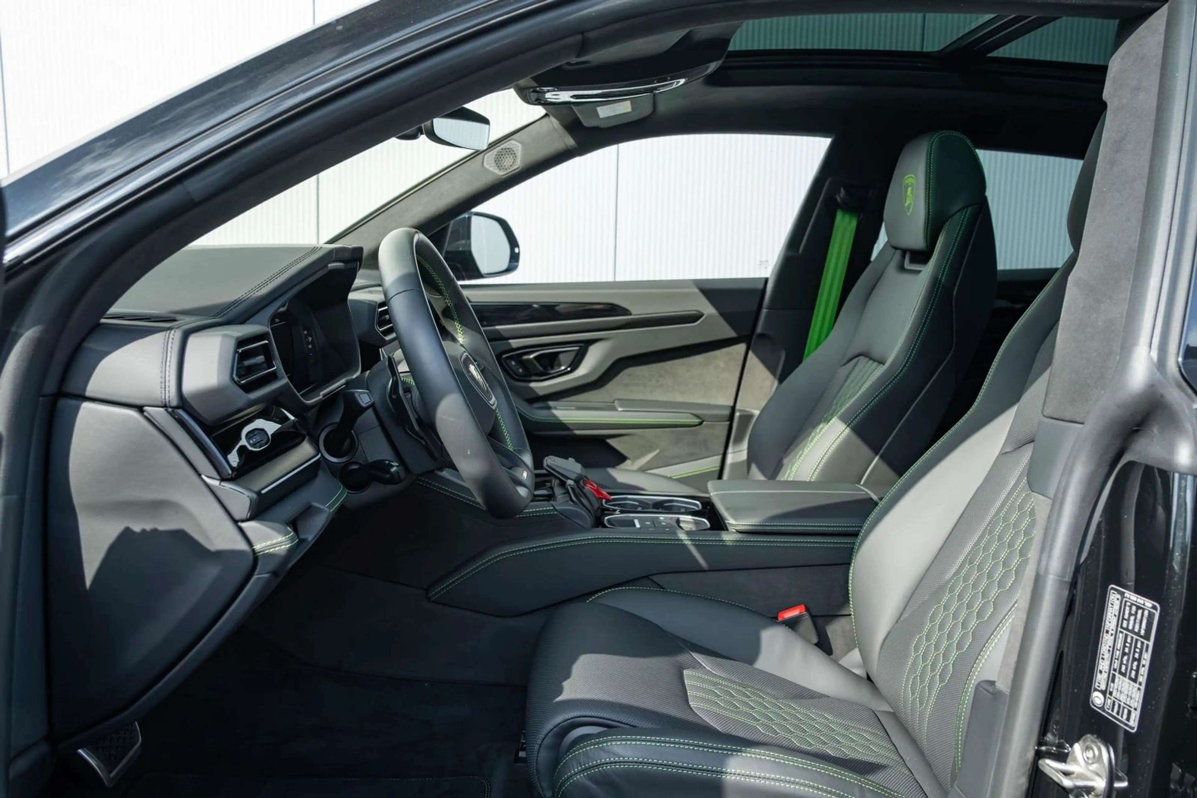 Lamborghini Urus SE *23Zoll*Bang&Olufsen*Panorama*Massage* — photo 15