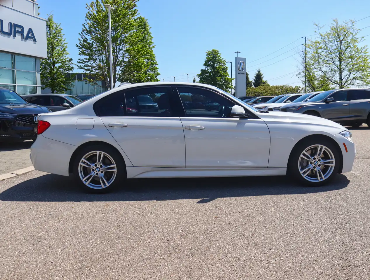 BMW 3 Series снимка BMW 3 Series